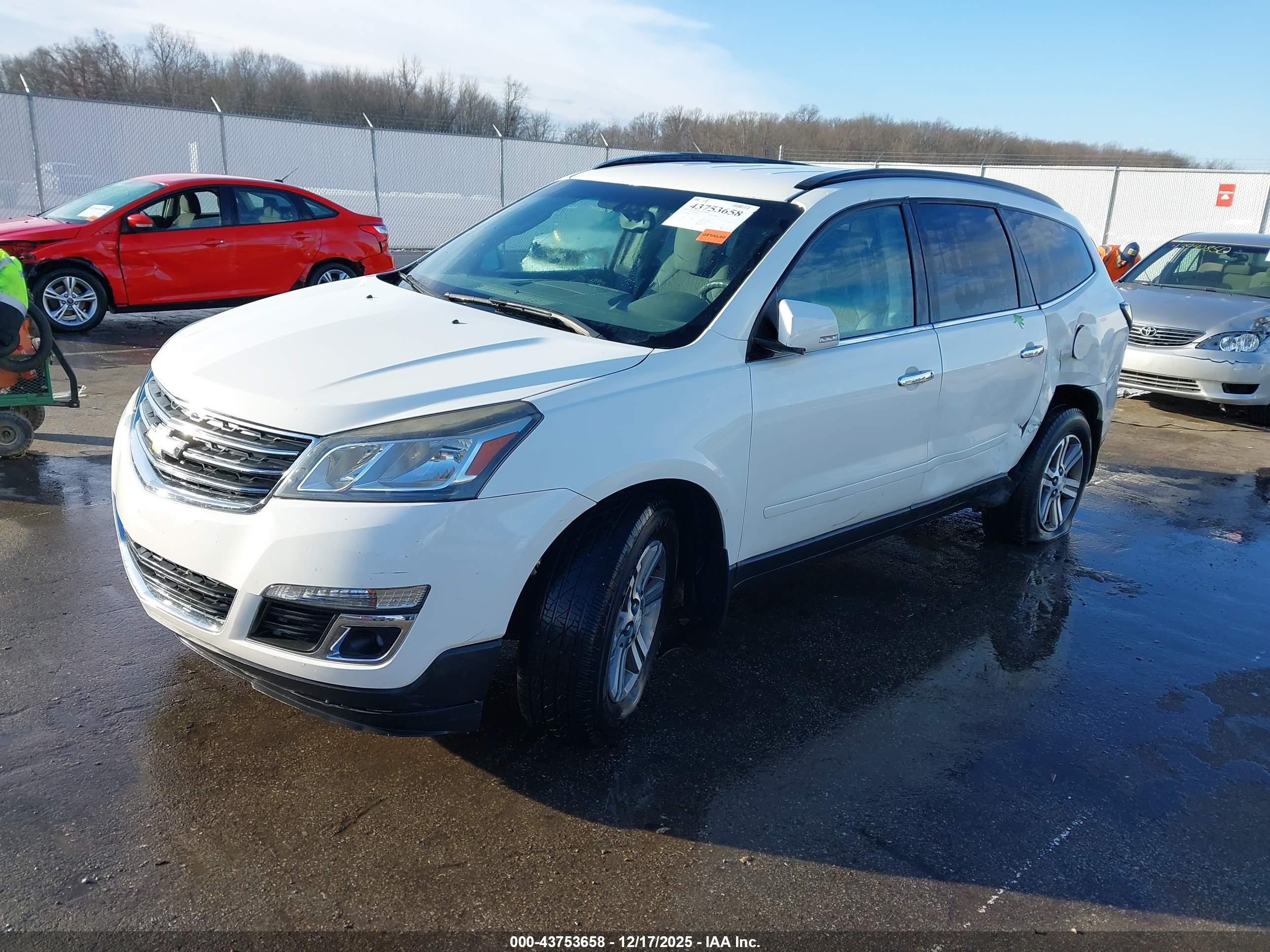CHEVROLET TRAVERSE image 2