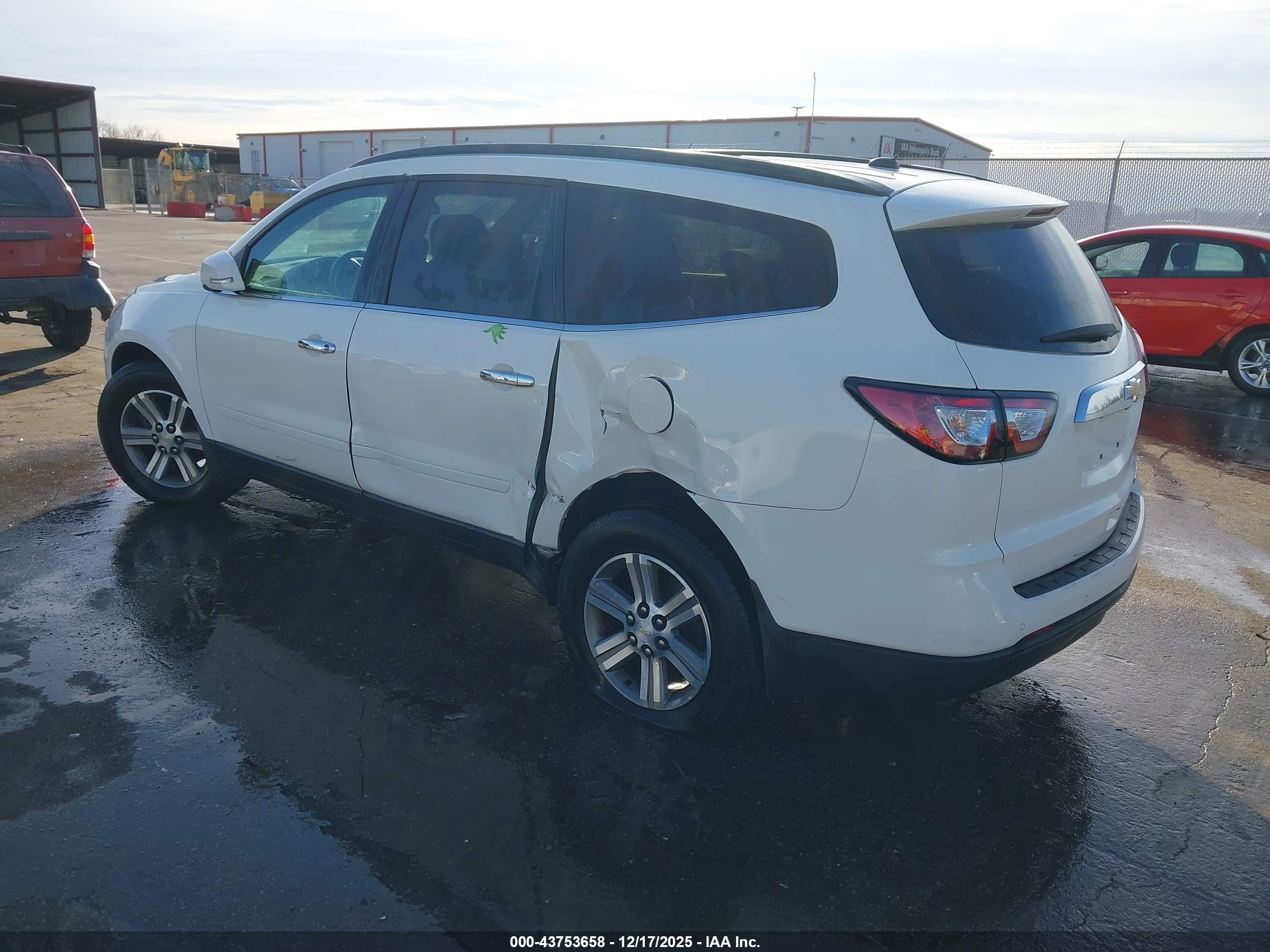 CHEVROLET TRAVERSE image 3