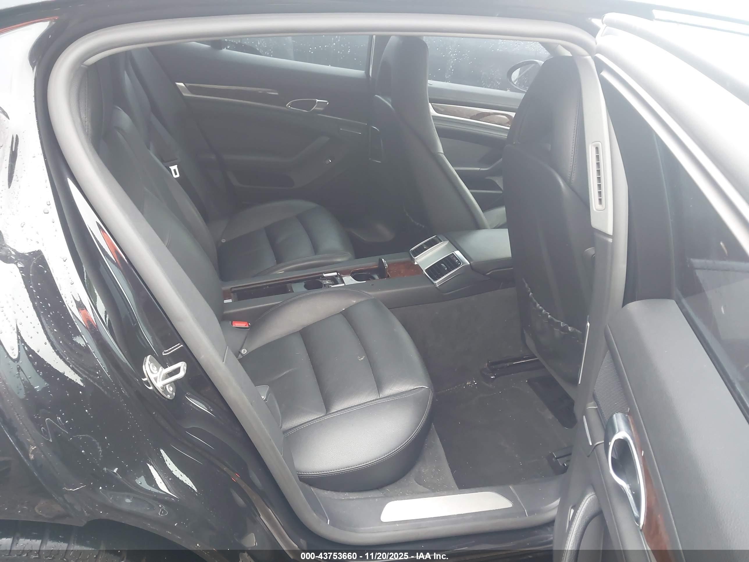 PORSCHE PANAMERA image 8
