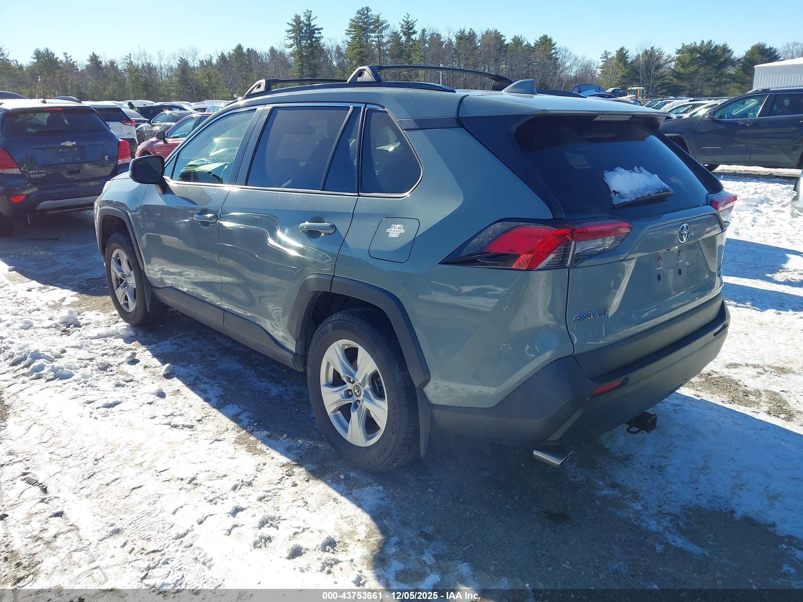 TOYOTA RAV4 image 3