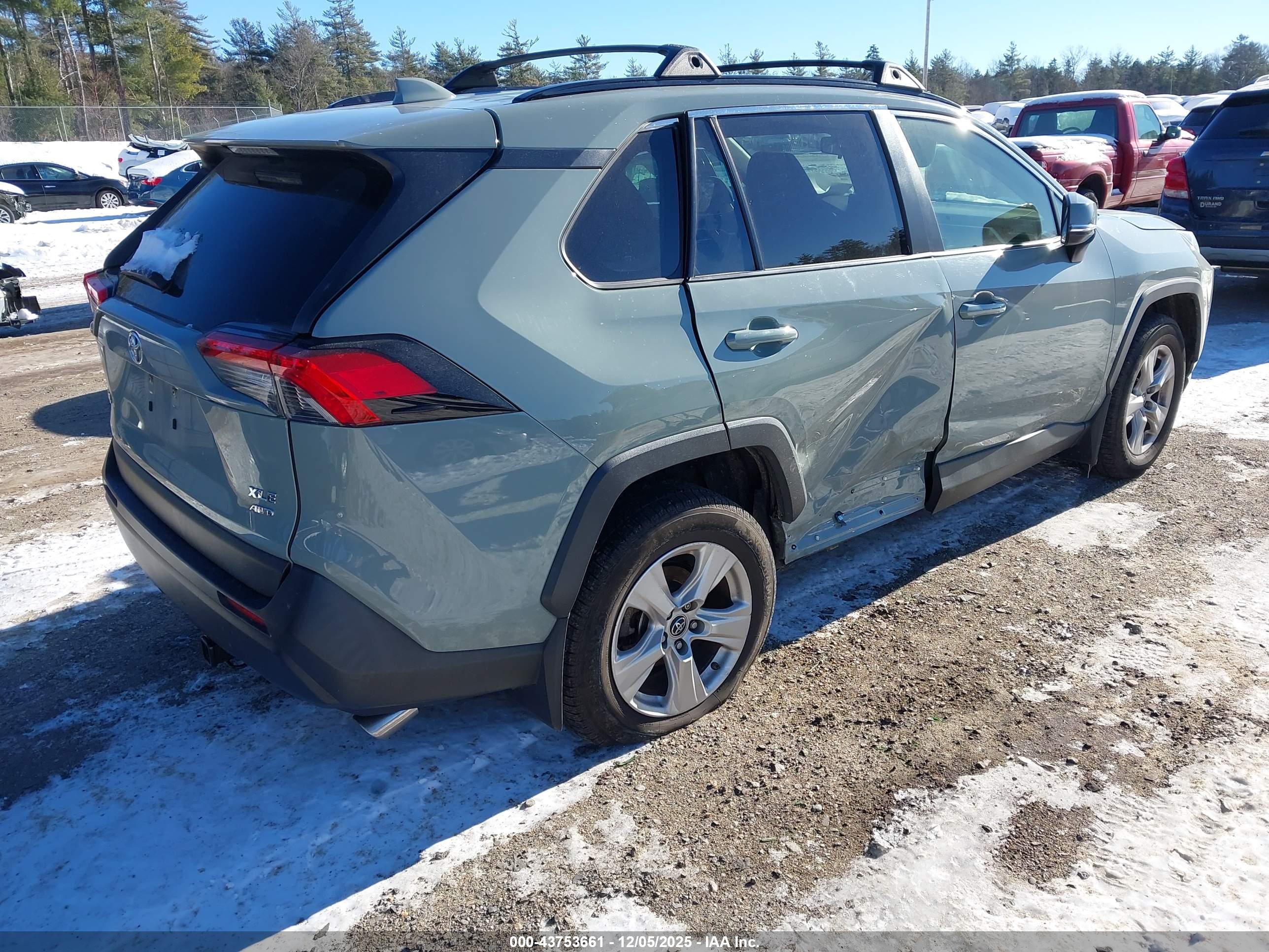 TOYOTA RAV4 image 4