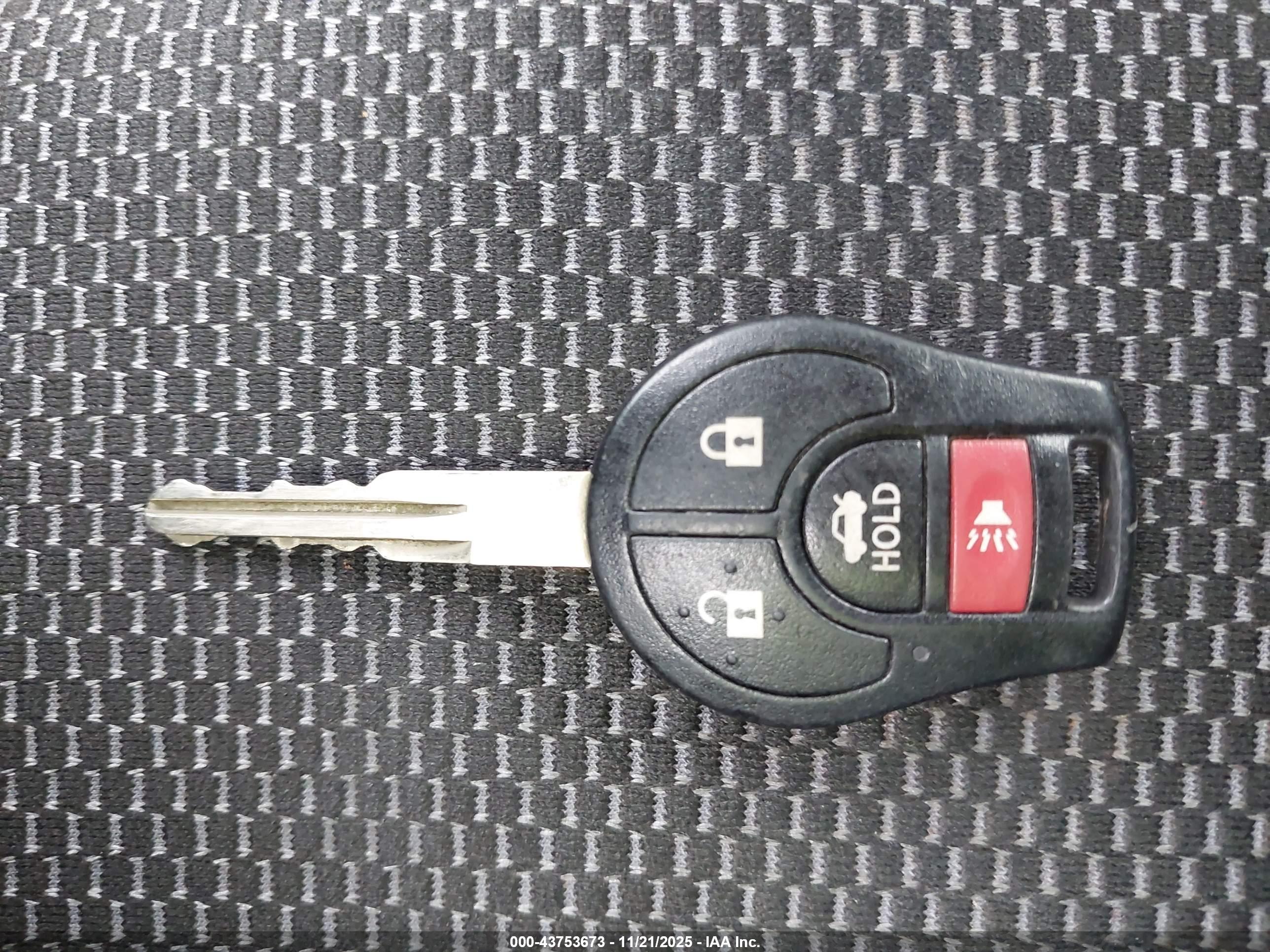NISSAN VERSA image 11