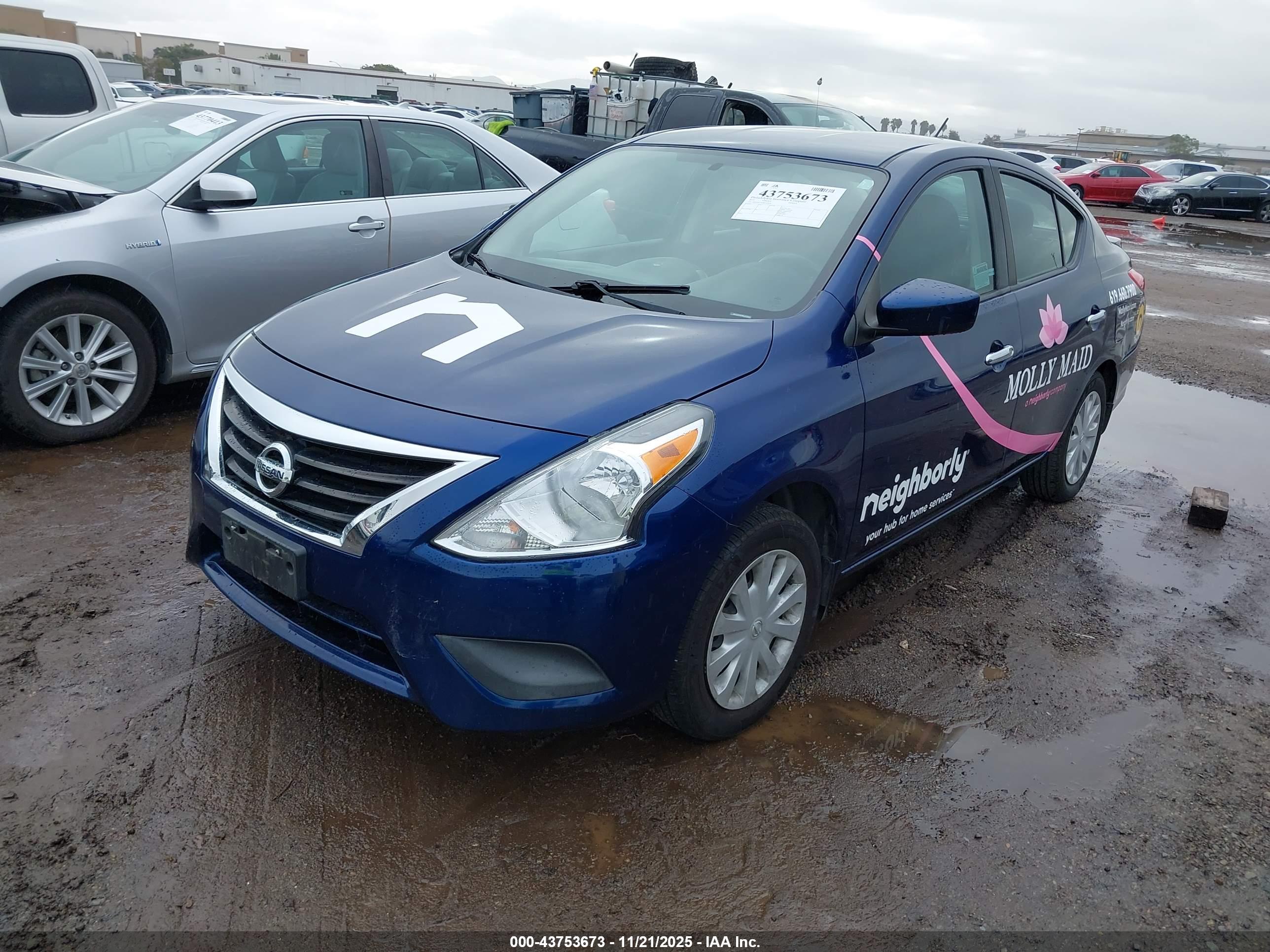 NISSAN VERSA image 2