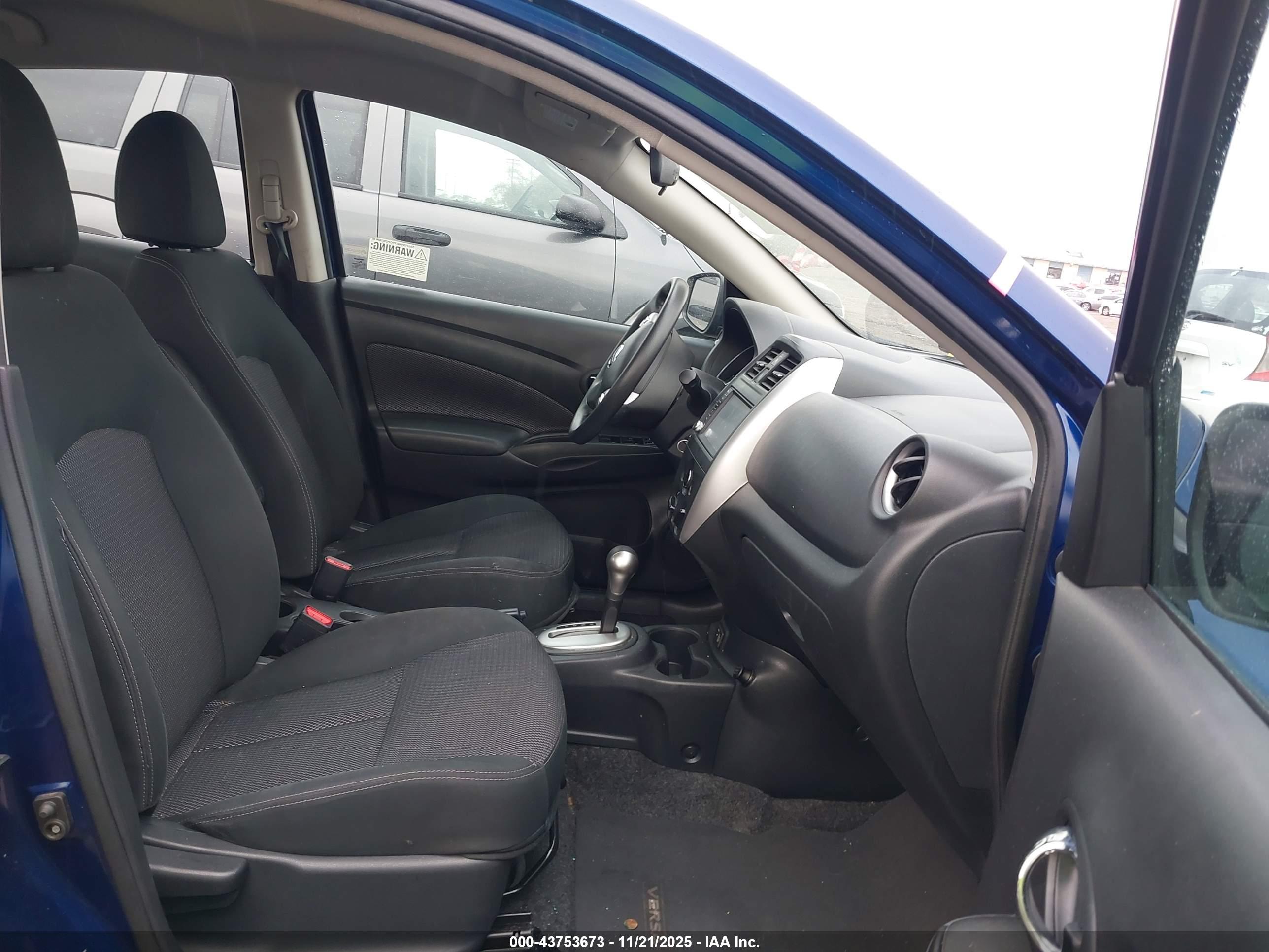 NISSAN VERSA image 5