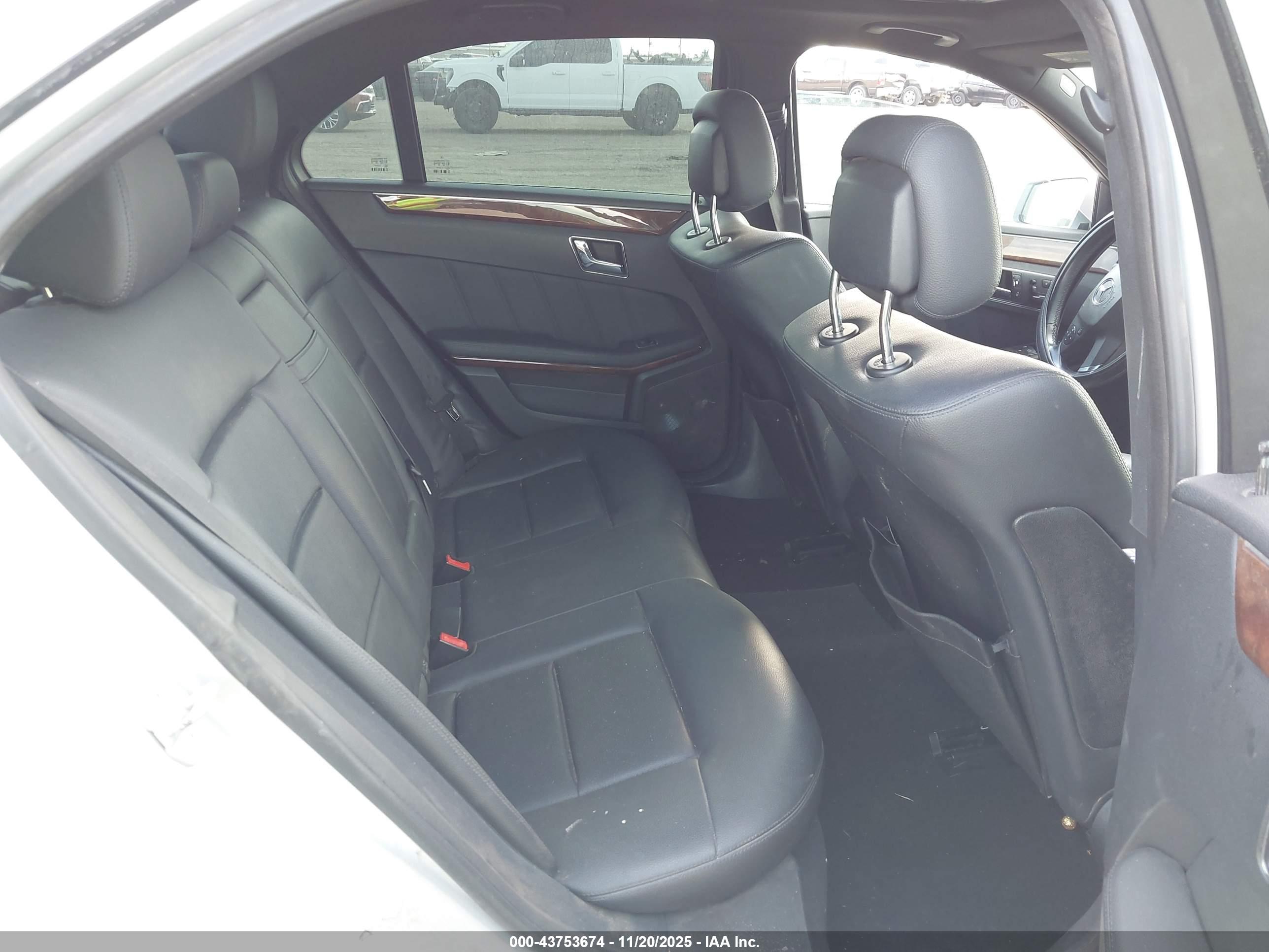 MERCEDES-BENZ E image 8