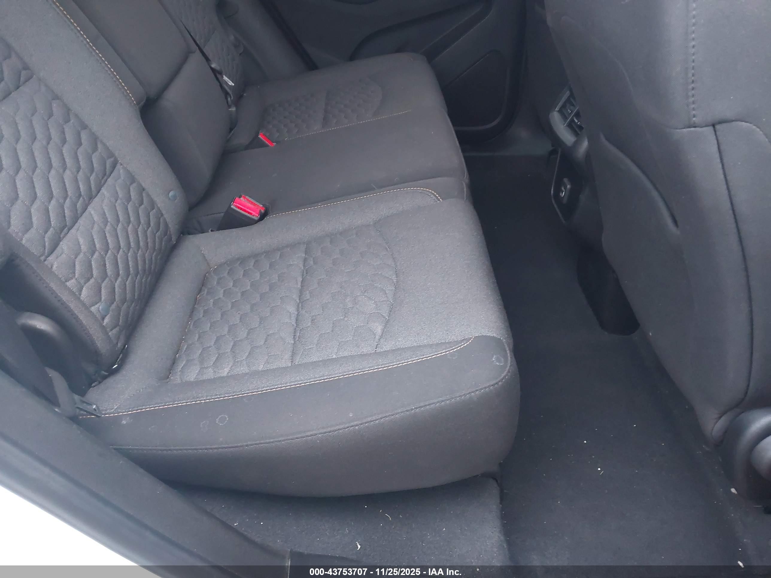 CHEVROLET EQUINOX image 8