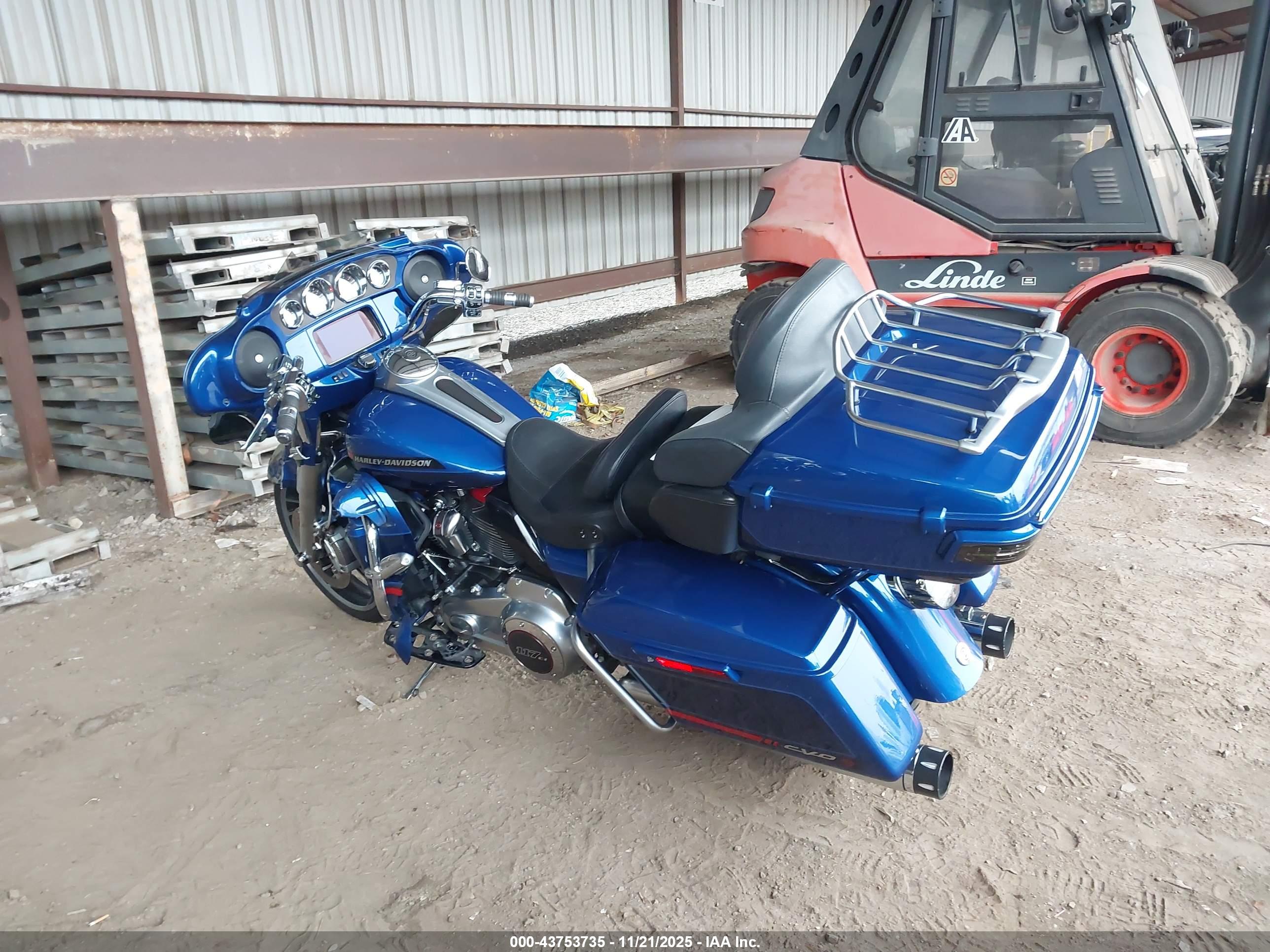 HARLEY-DAVIDSON FLHTKSE image 3