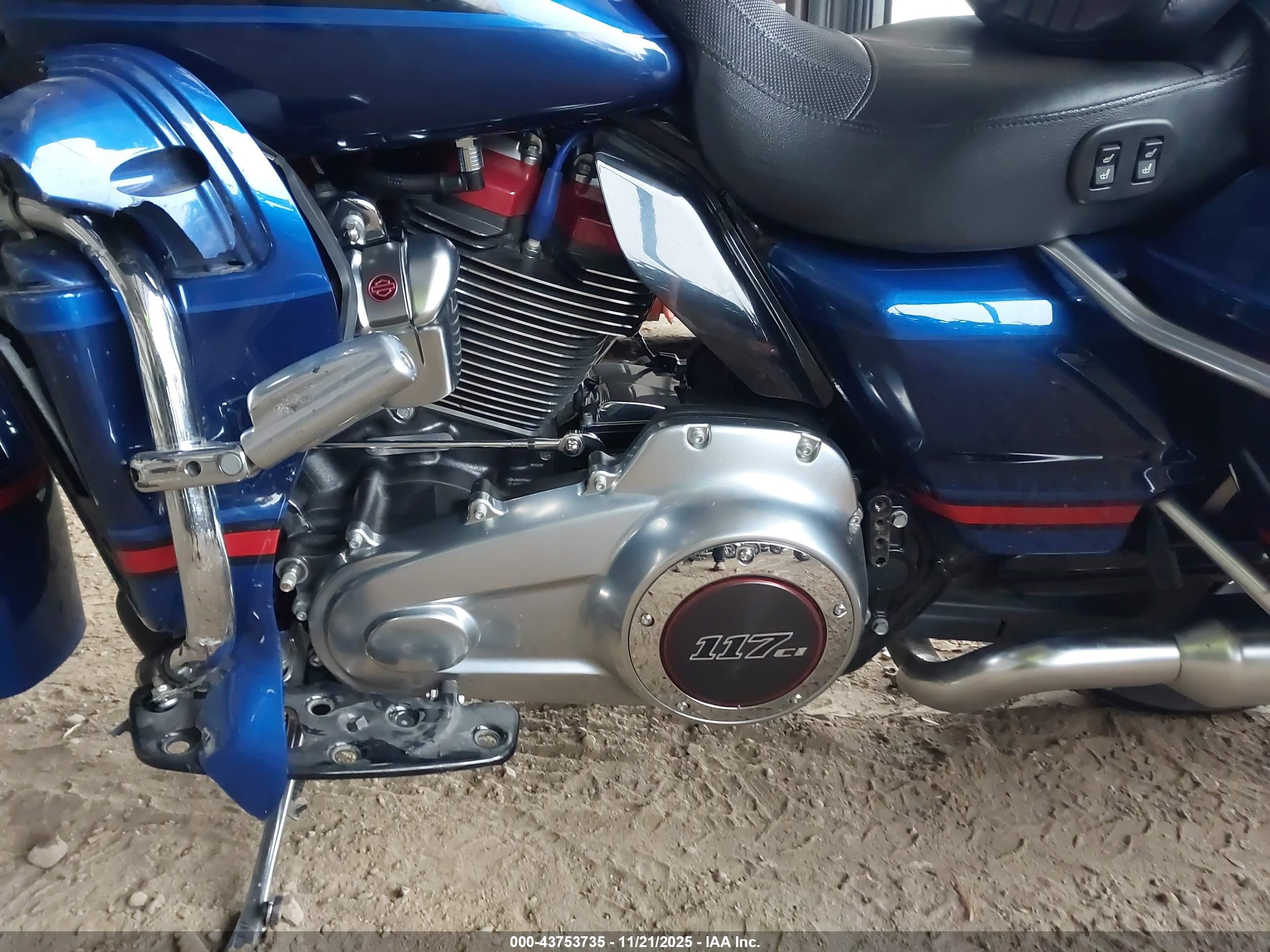 HARLEY-DAVIDSON FLHTKSE image 9