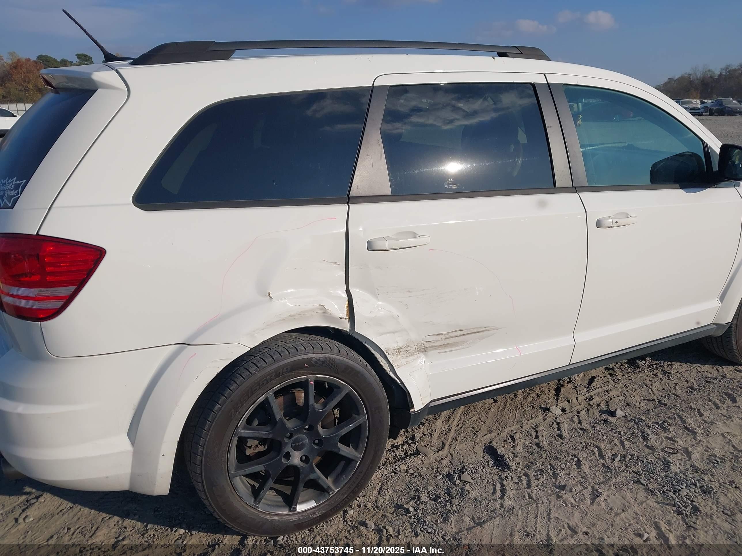 DODGE JOURNEY image 6