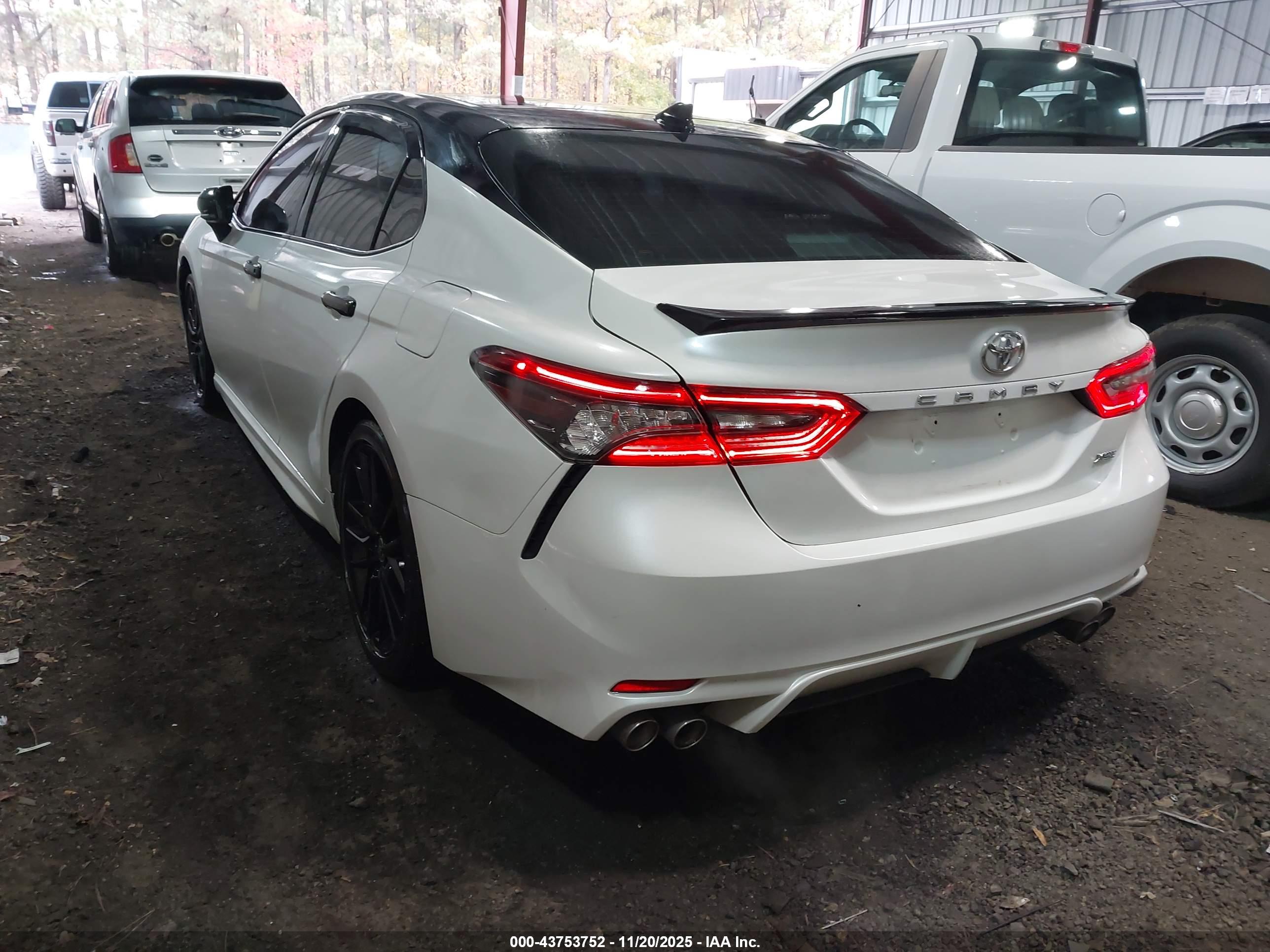 TOYOTA CAMRY image 3