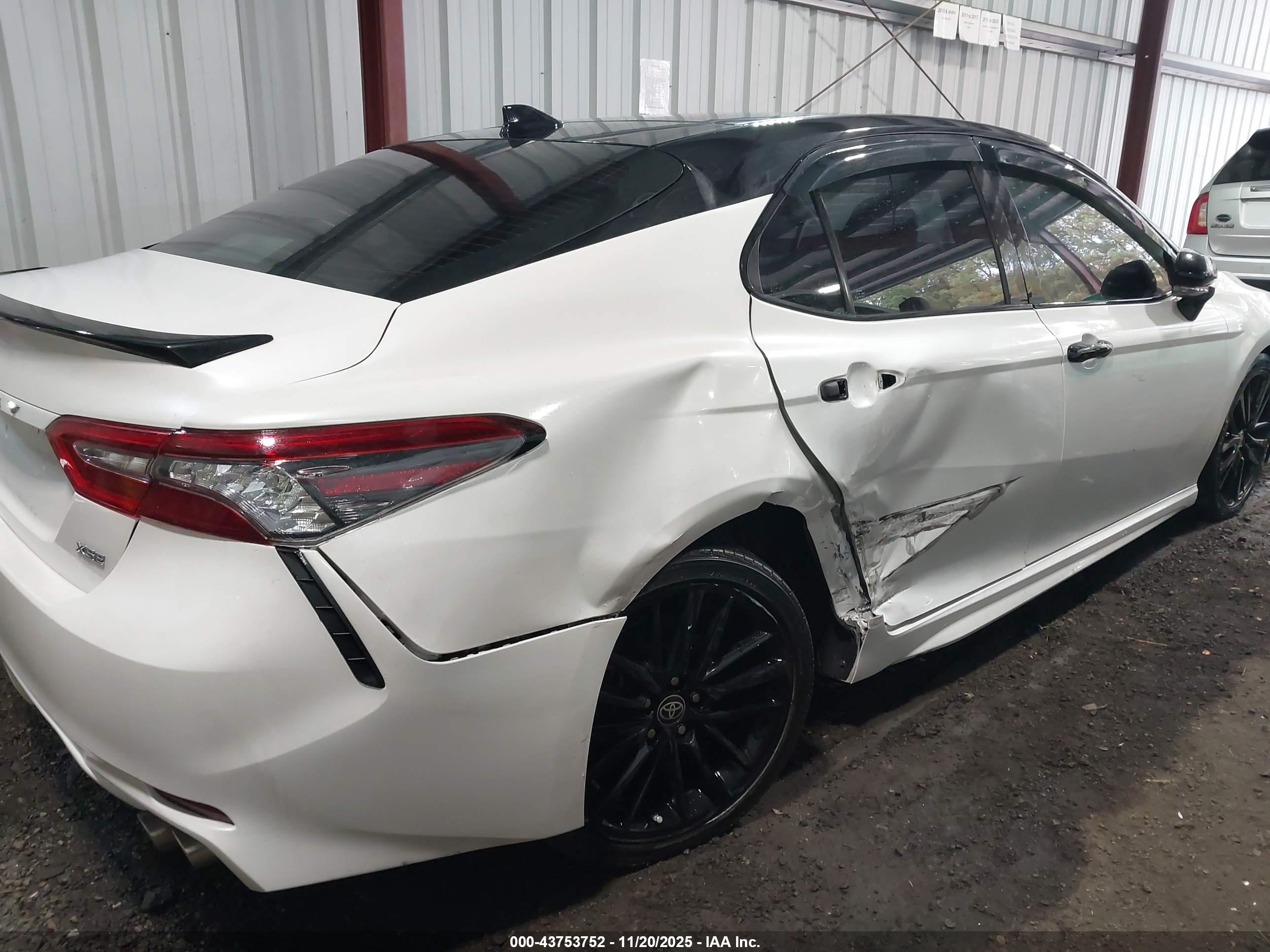 TOYOTA CAMRY image 6