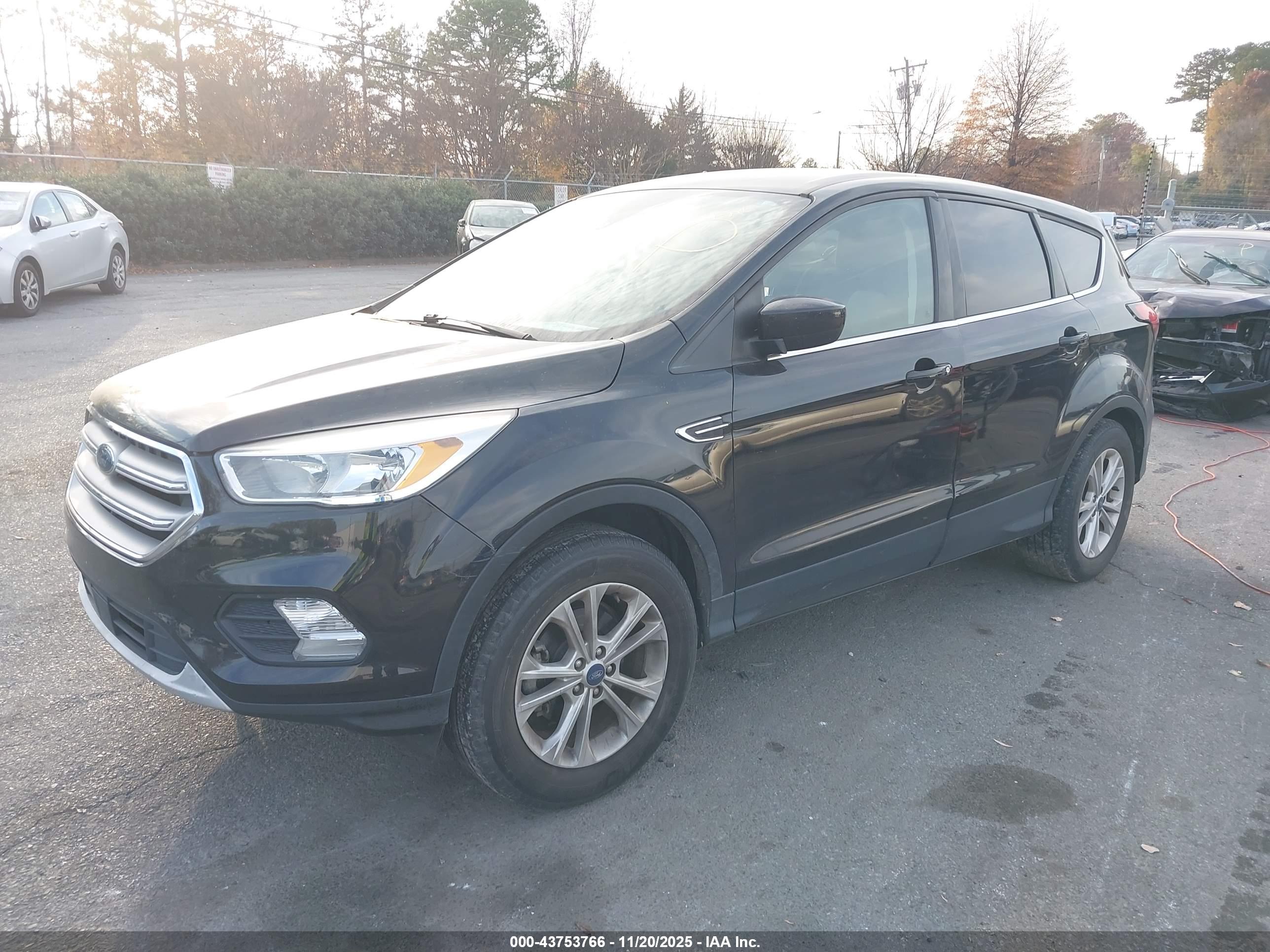 FORD ESCAPE image 2