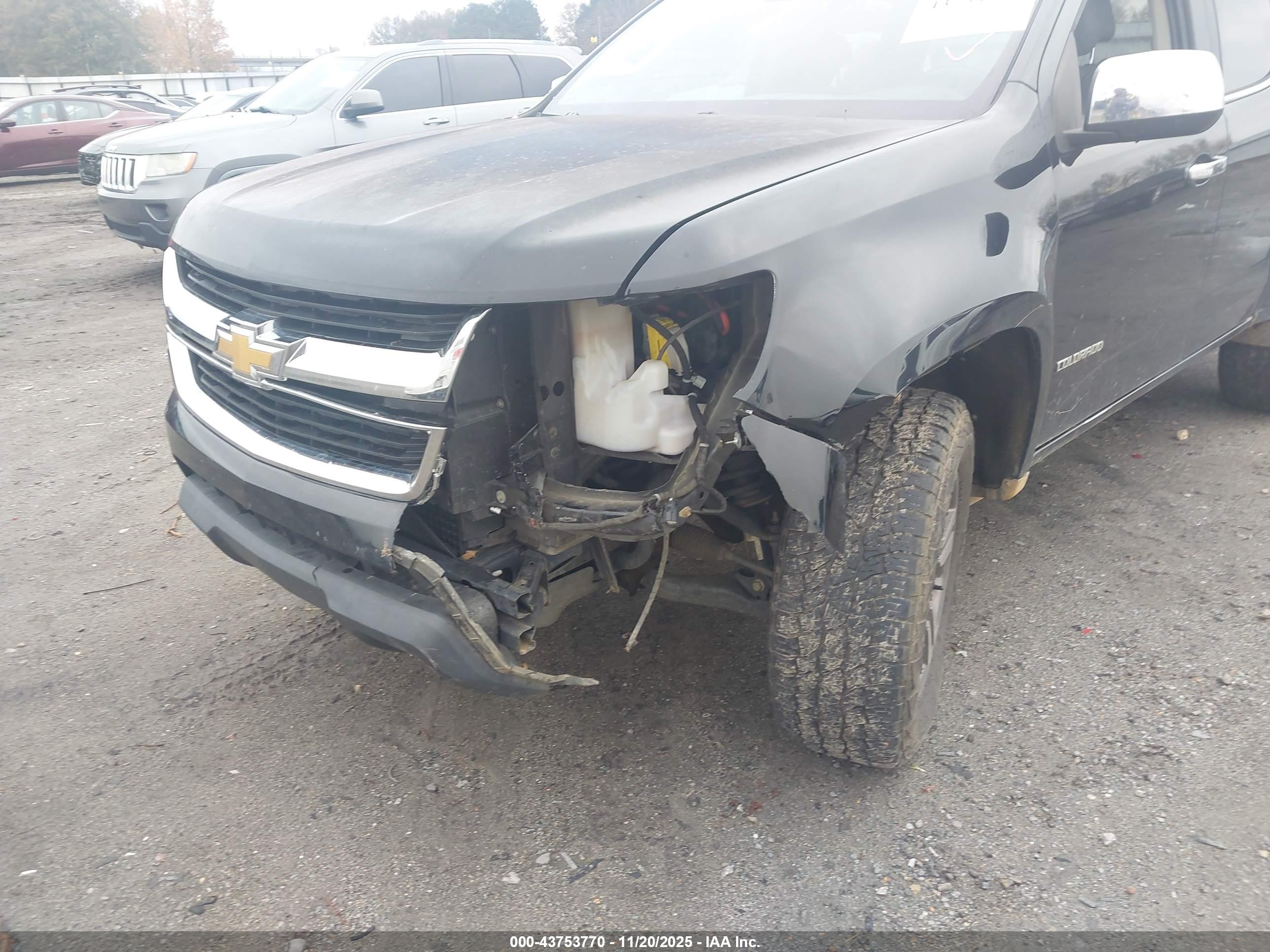 CHEVROLET COLORADO image 6