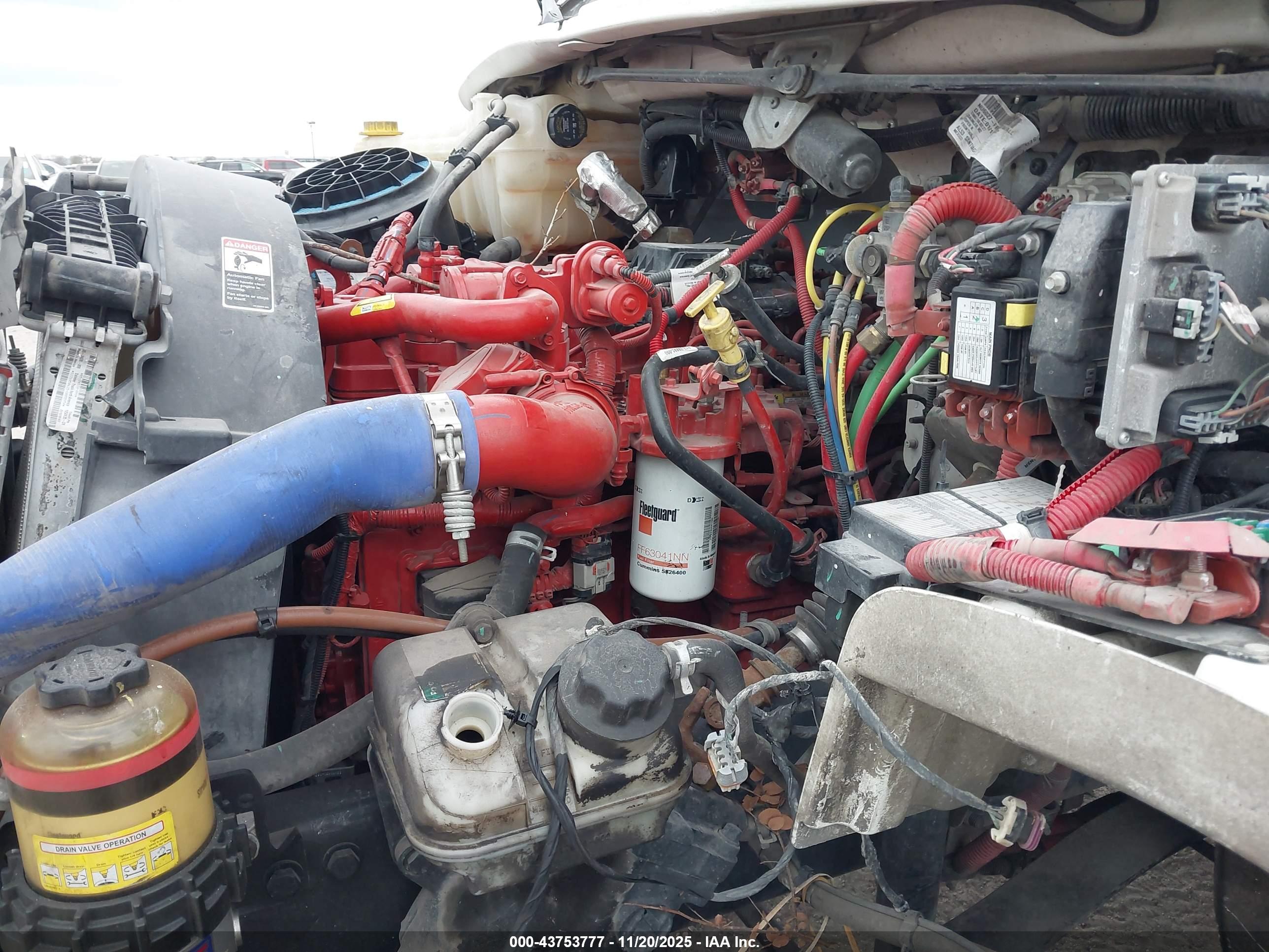 FREIGHTLINER M2 image 10