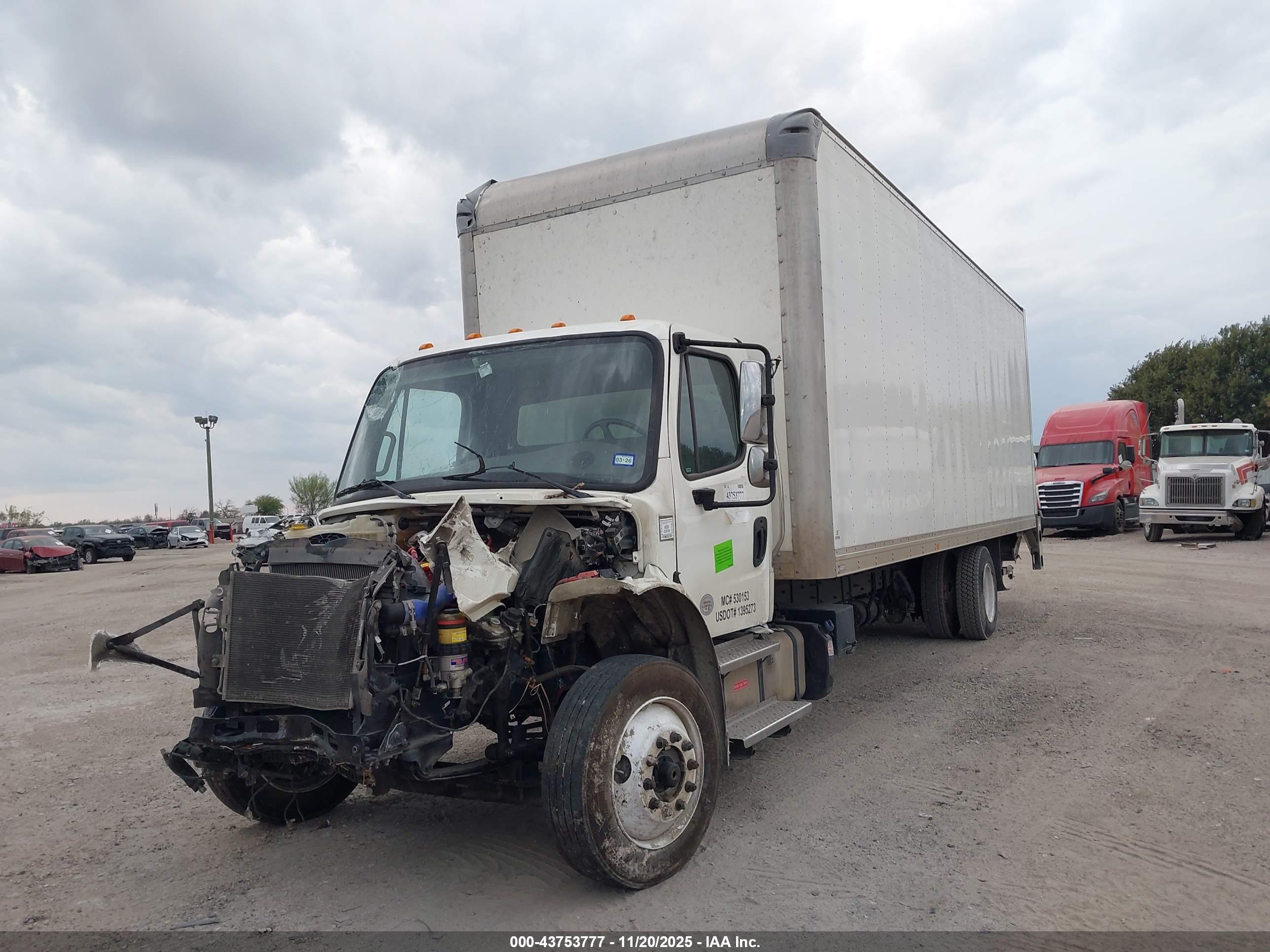 FREIGHTLINER M2 image 2
