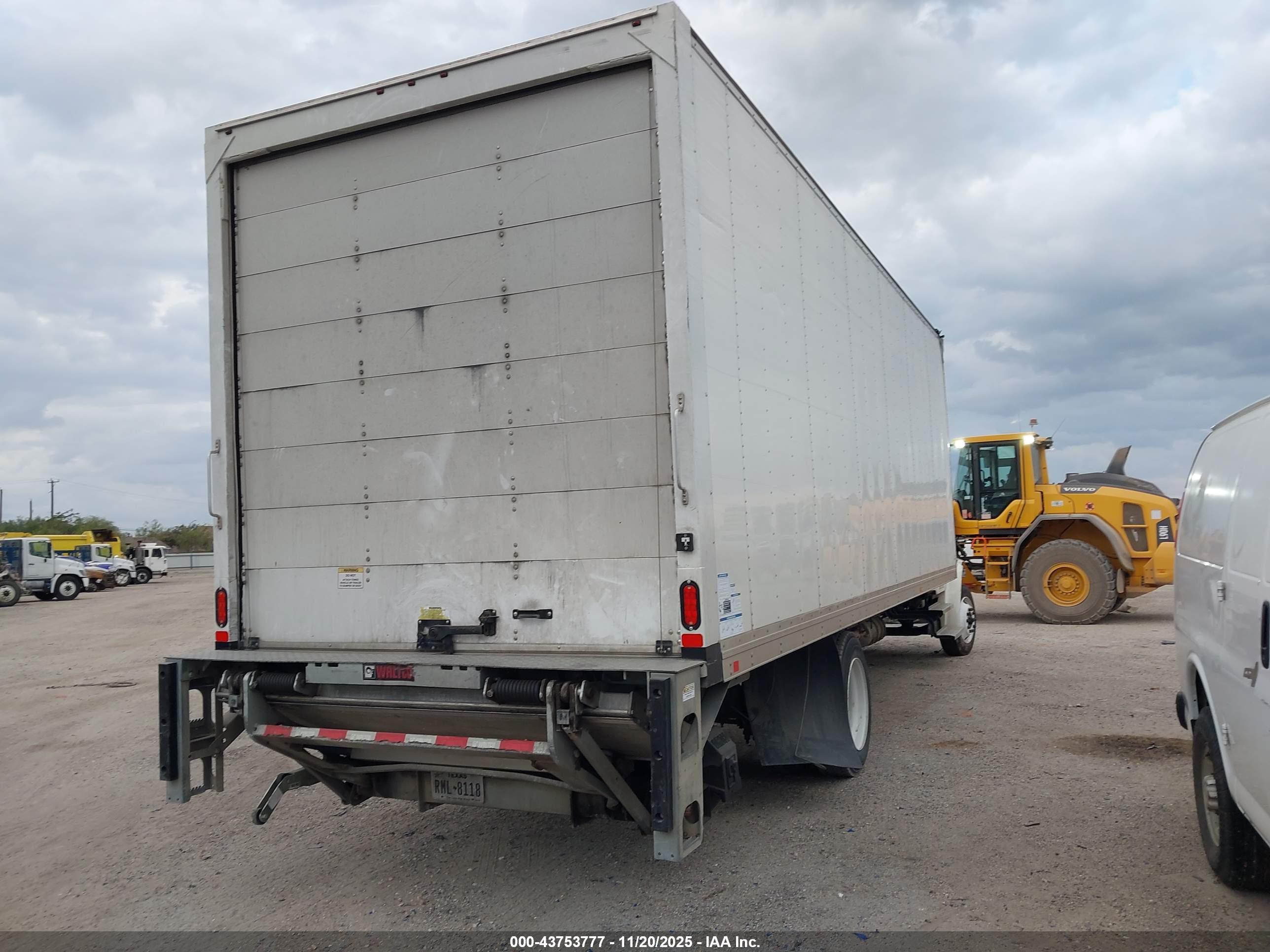 FREIGHTLINER M2 image 4