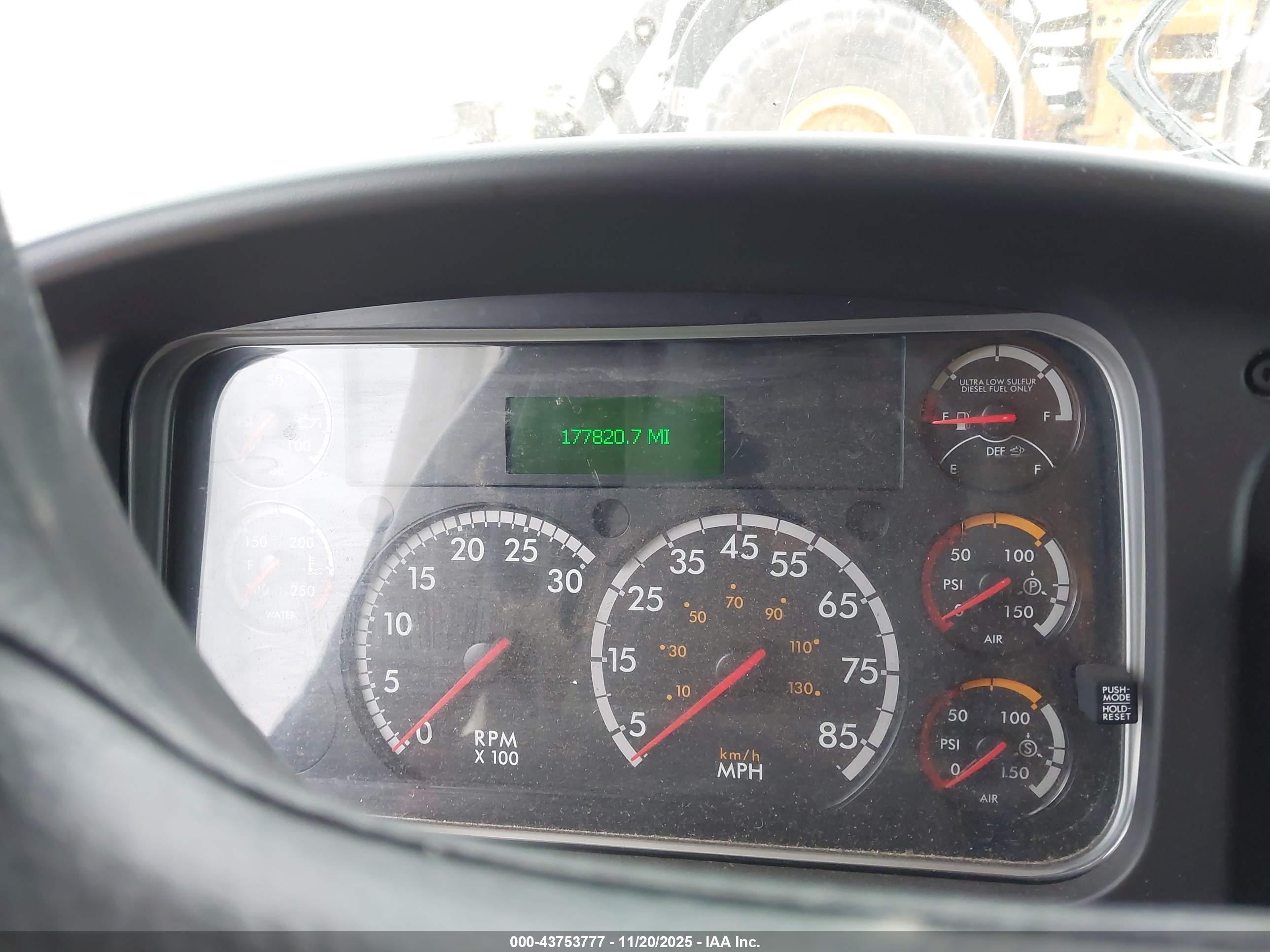 FREIGHTLINER M2 image 6