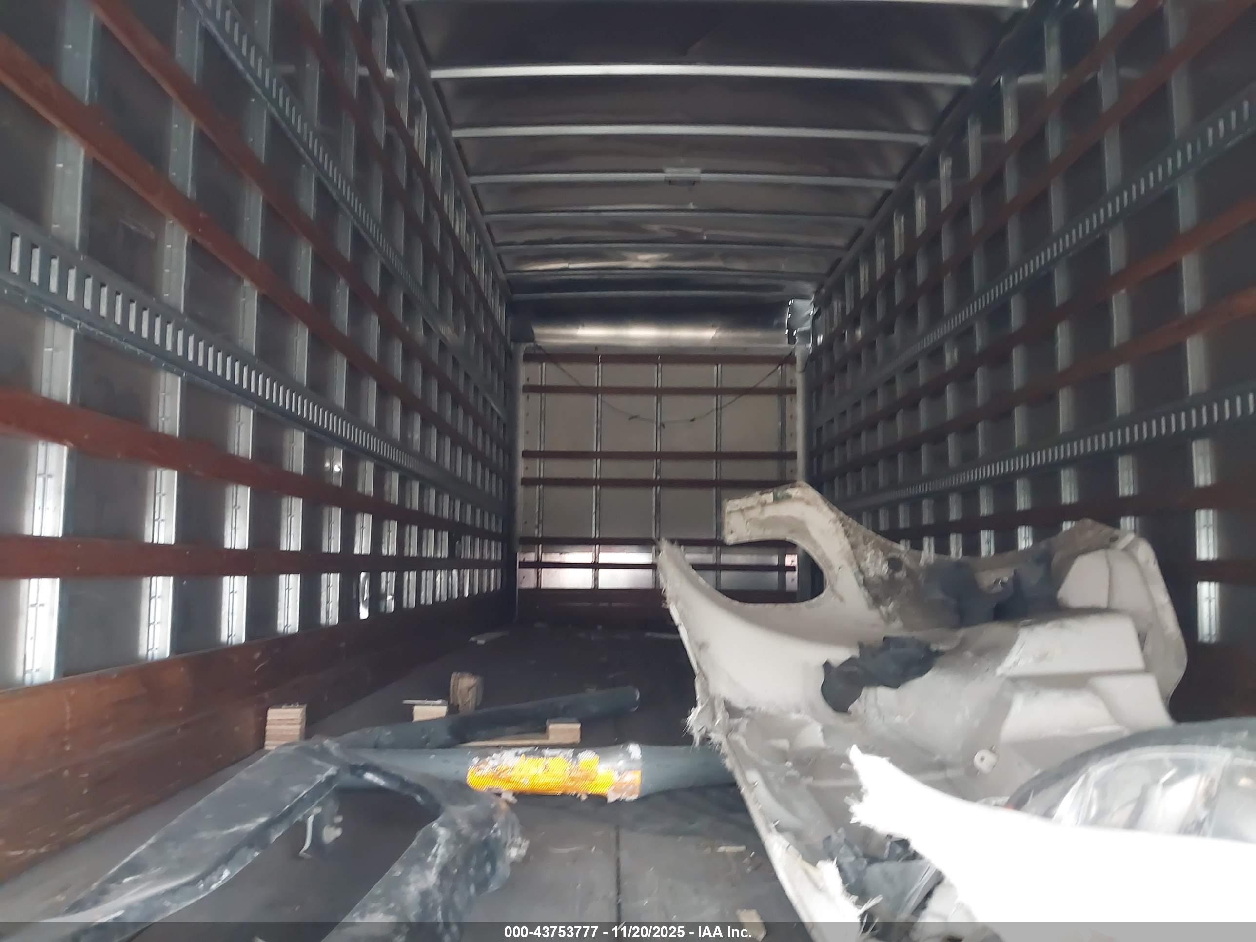 FREIGHTLINER M2 image 8