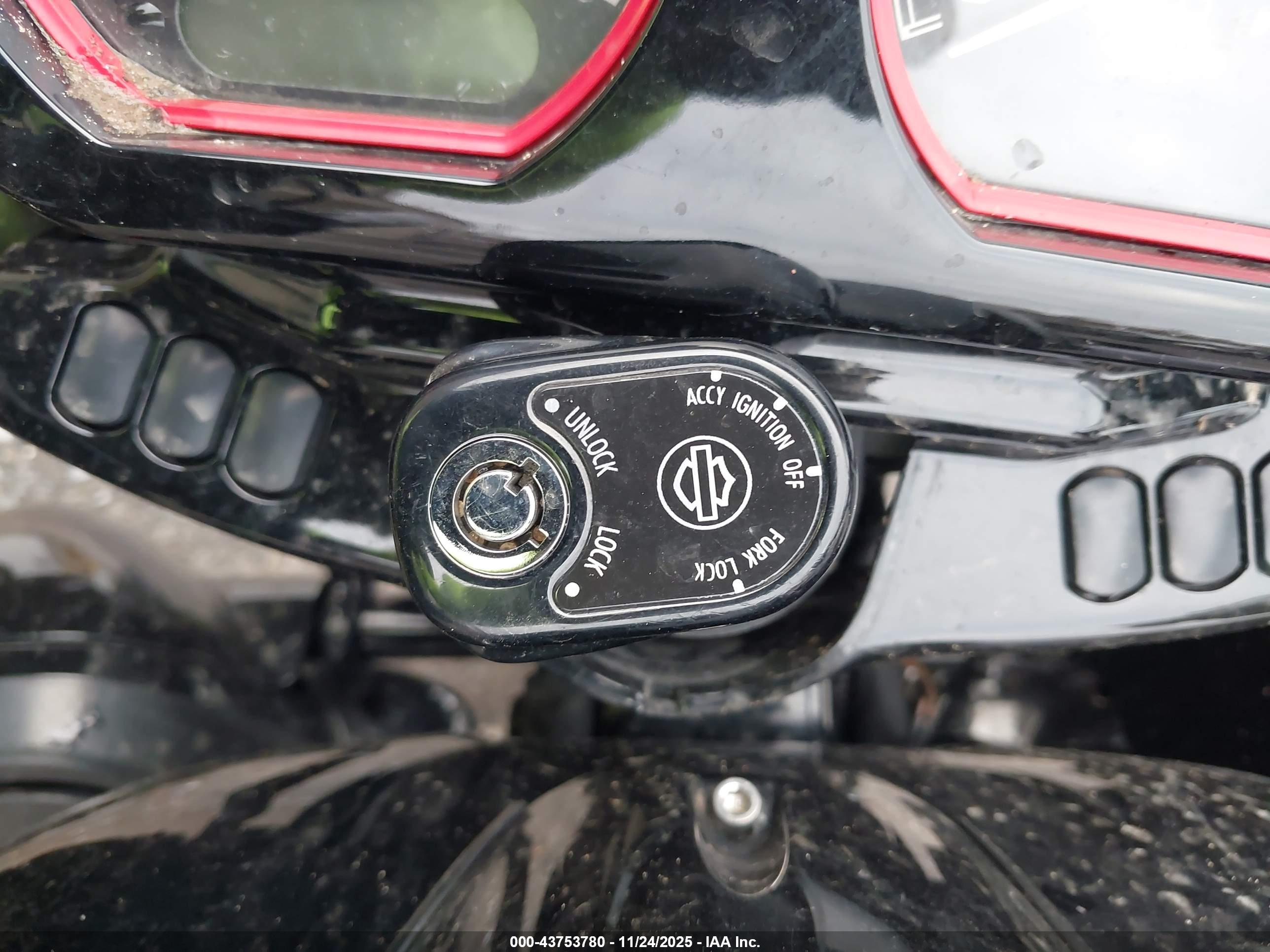 HARLEY-DAVIDSON FLTRXS image 11