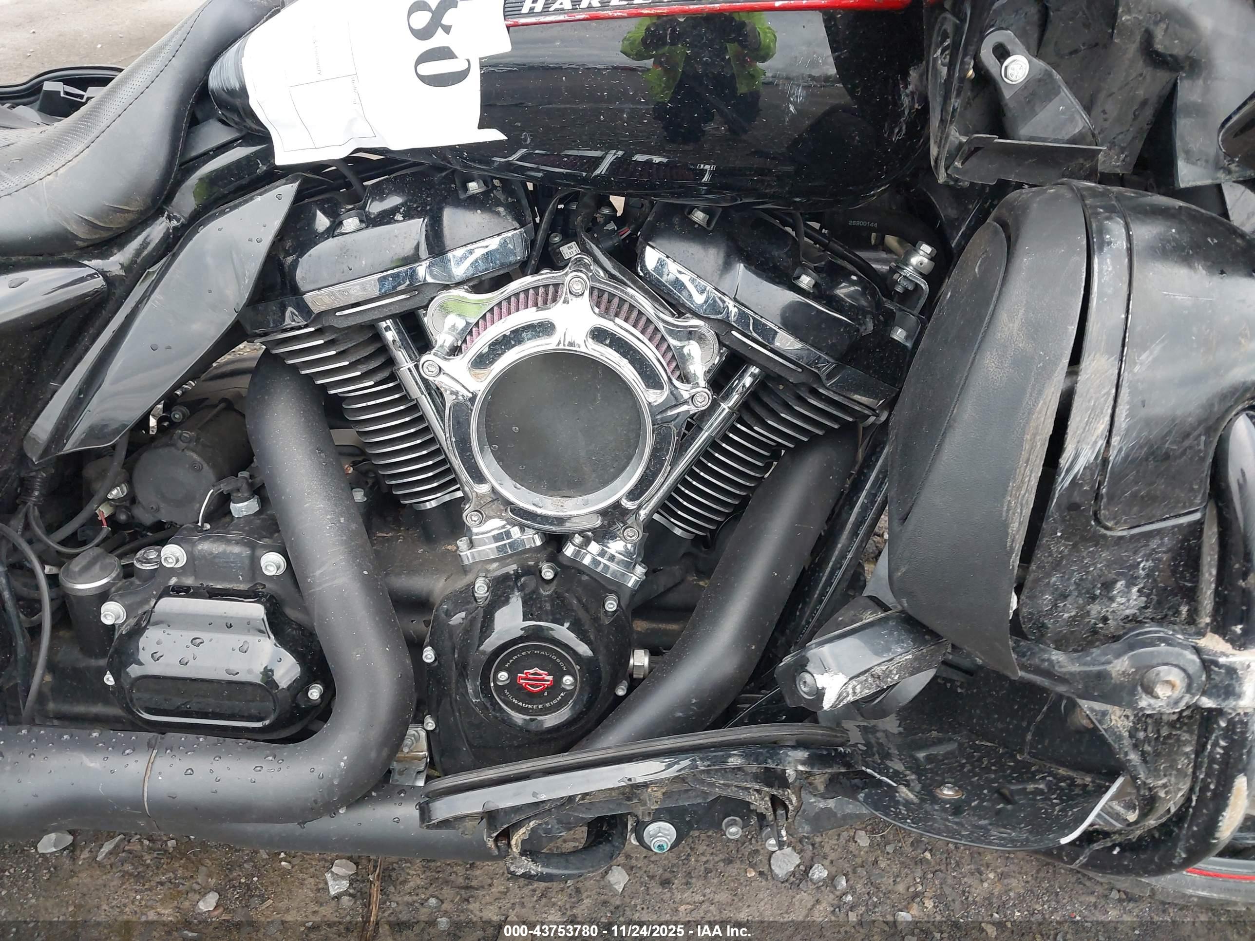 HARLEY-DAVIDSON FLTRXS image 8