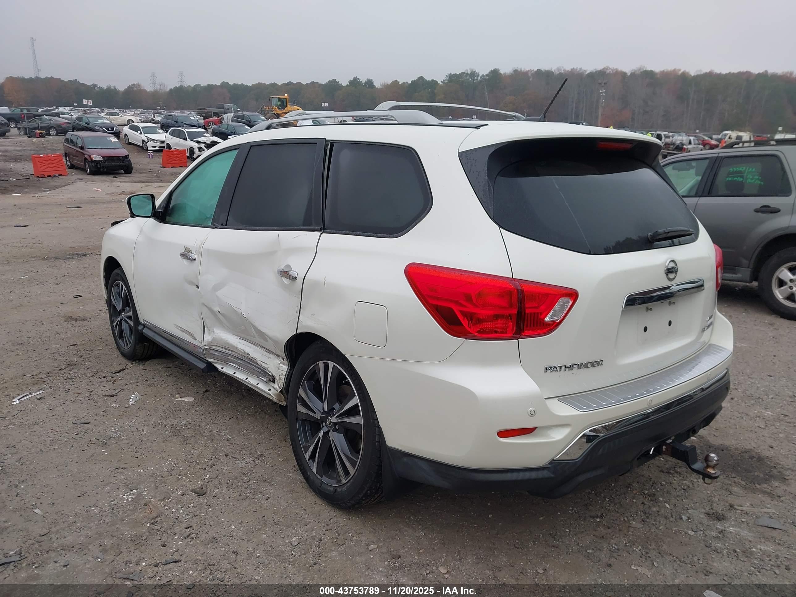 NISSAN PATHFINDER image 3