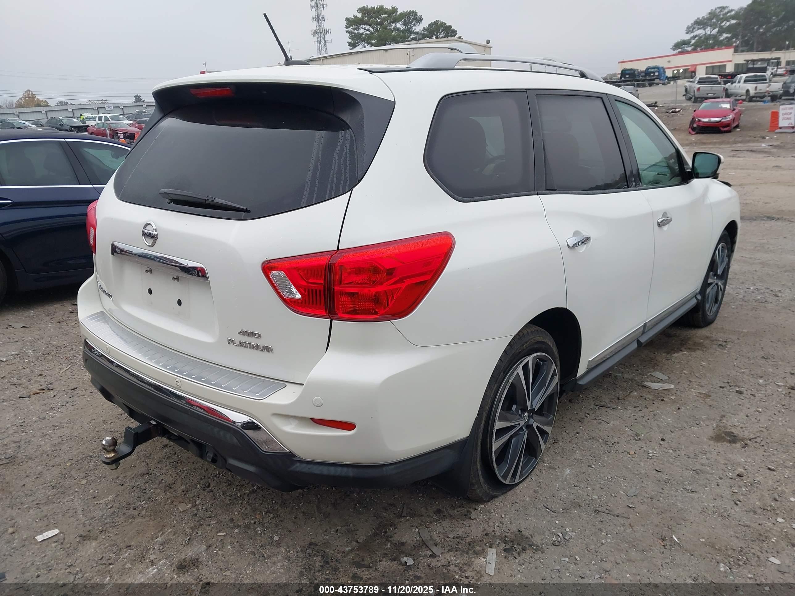 NISSAN PATHFINDER image 4