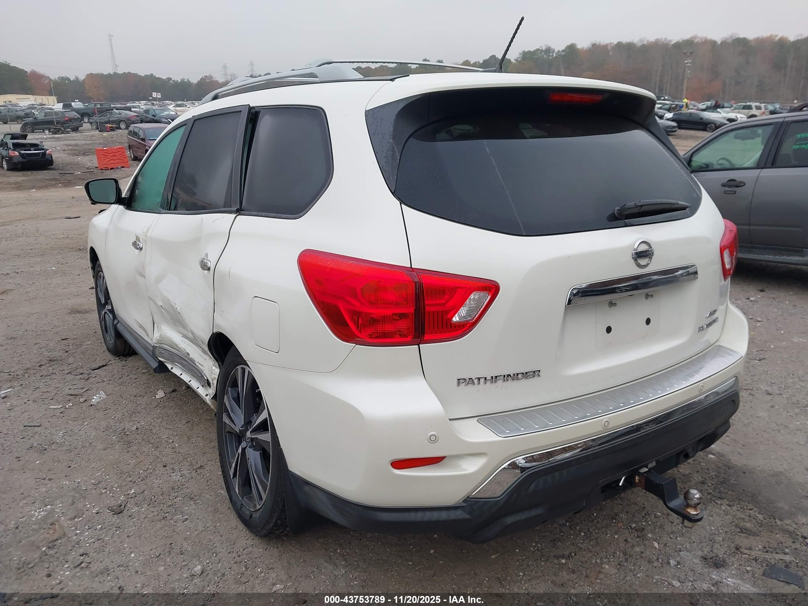 NISSAN PATHFINDER image 6