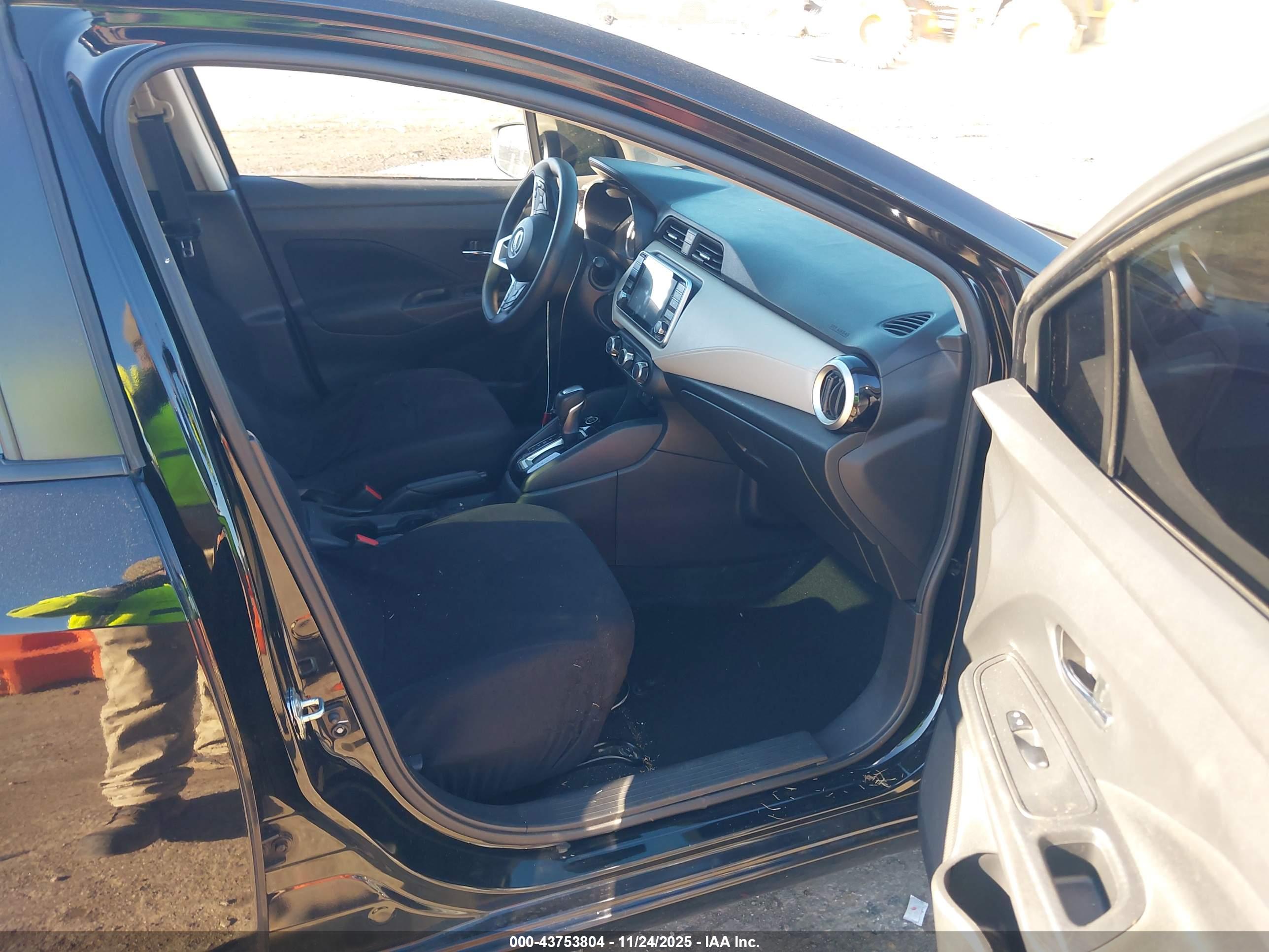 NISSAN VERSA image 5