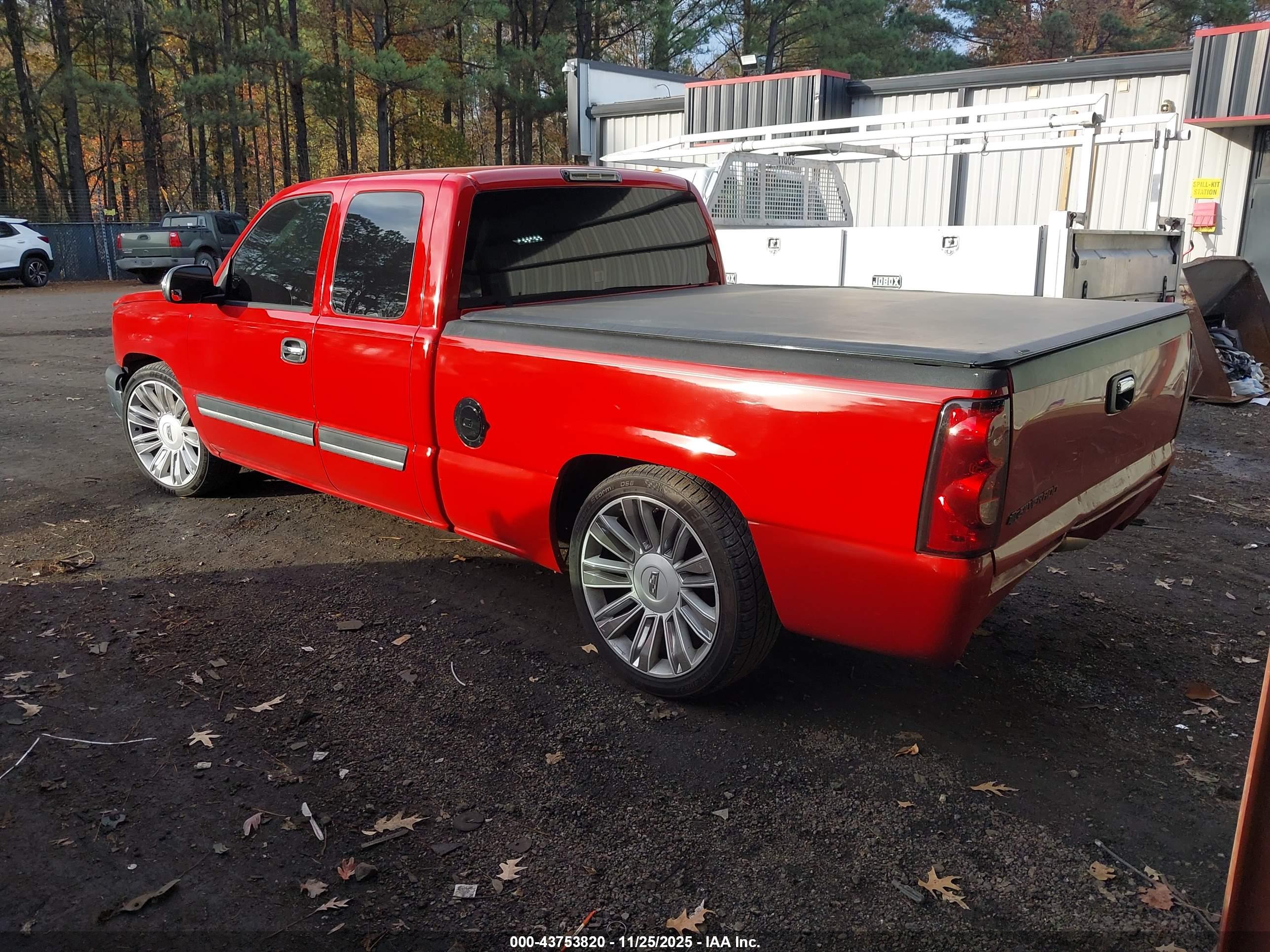 CHEVROLET SILVERADO image 3