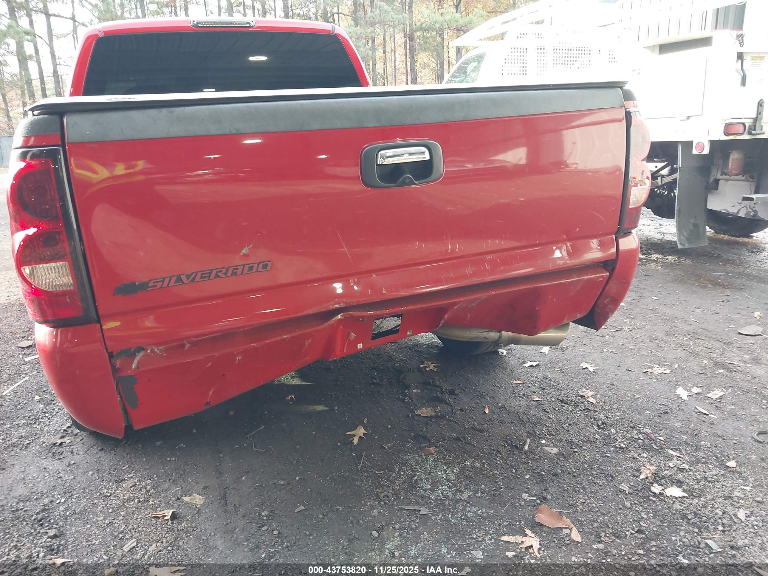 CHEVROLET SILVERADO image 6