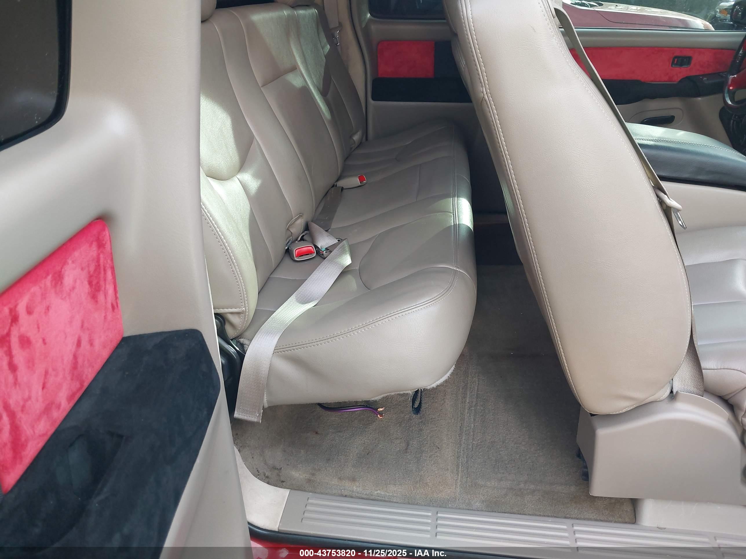 CHEVROLET SILVERADO image 8
