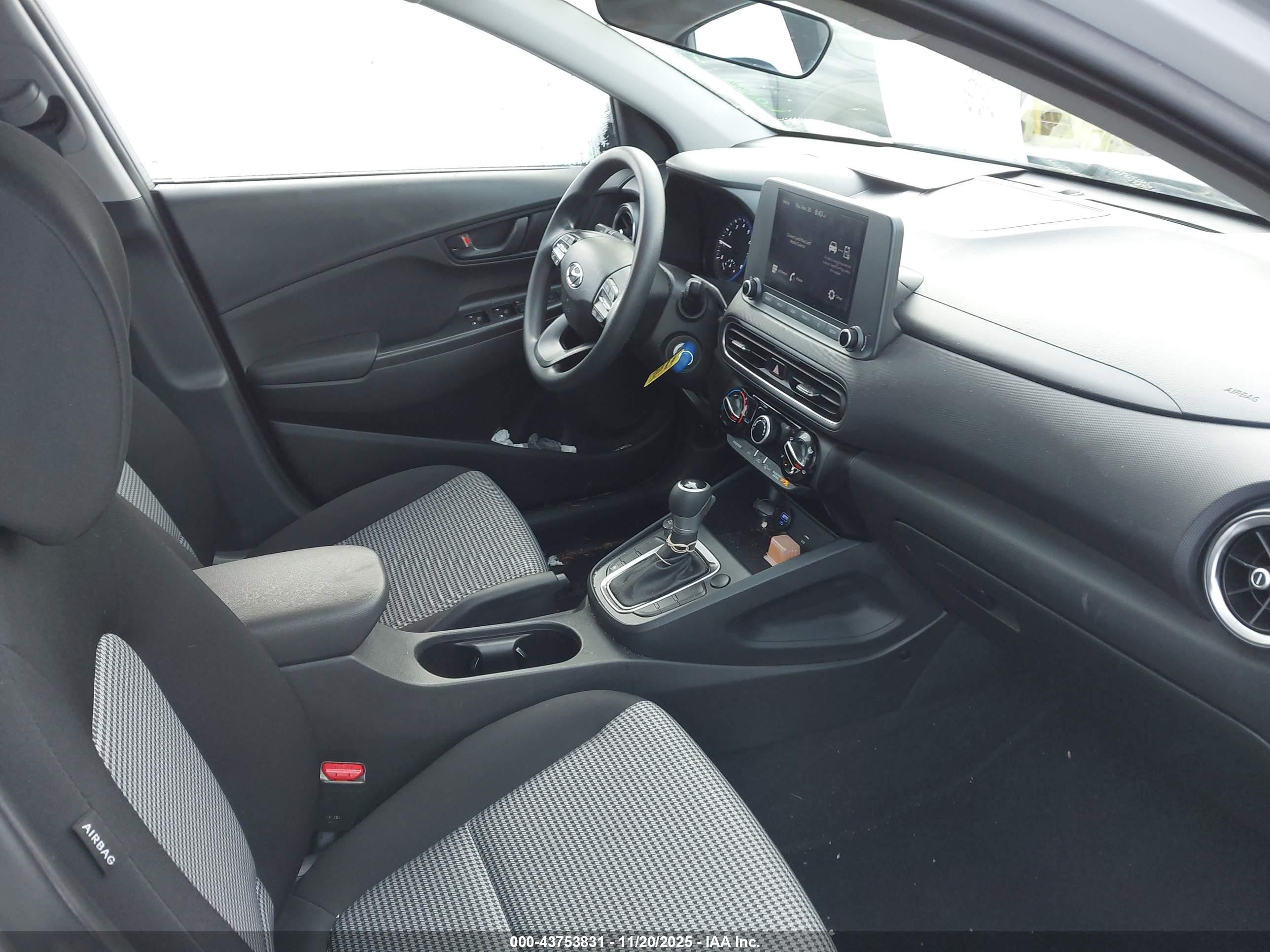 HYUNDAI KONA image 5