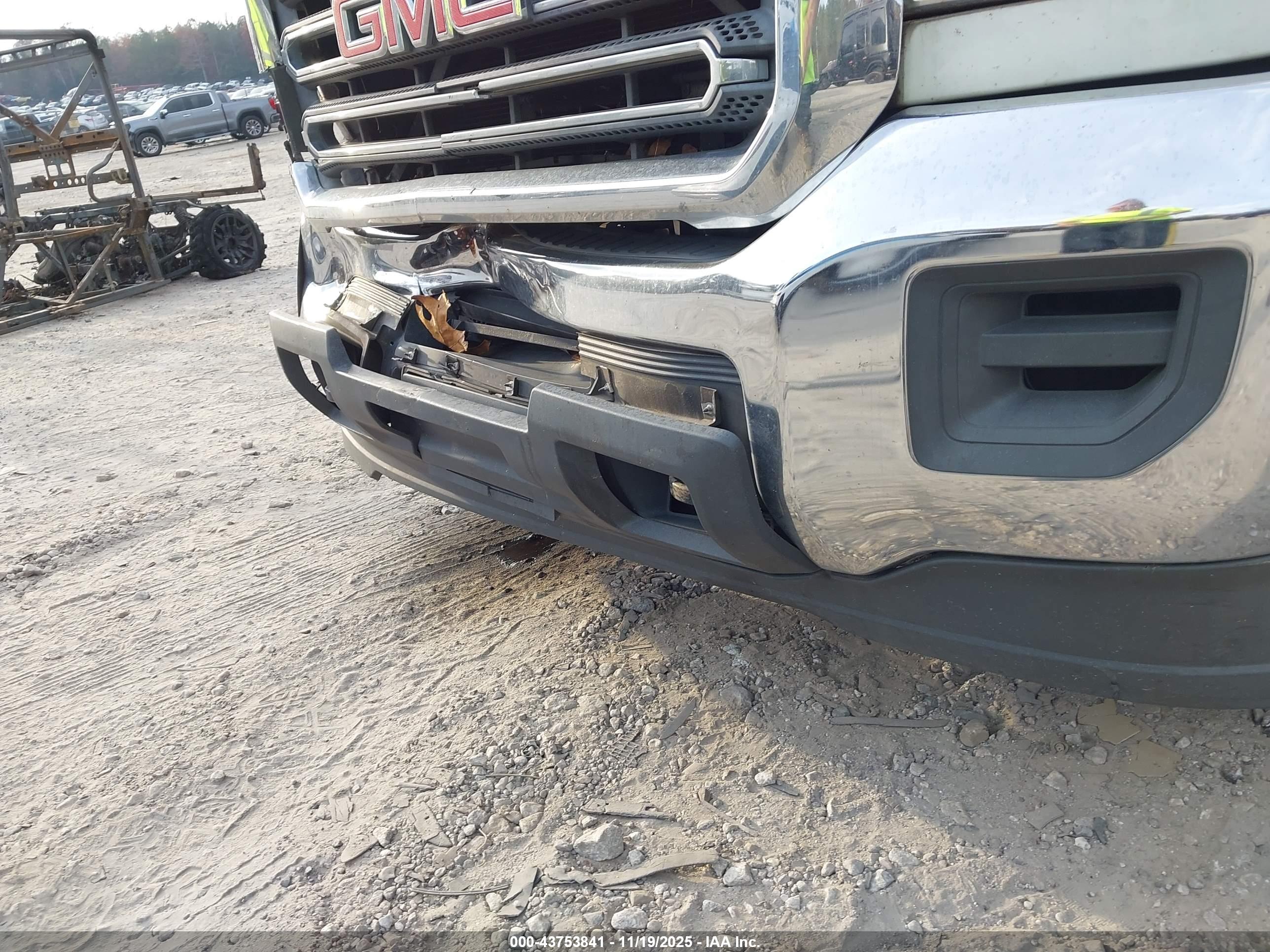 GMC SIERRA image 6