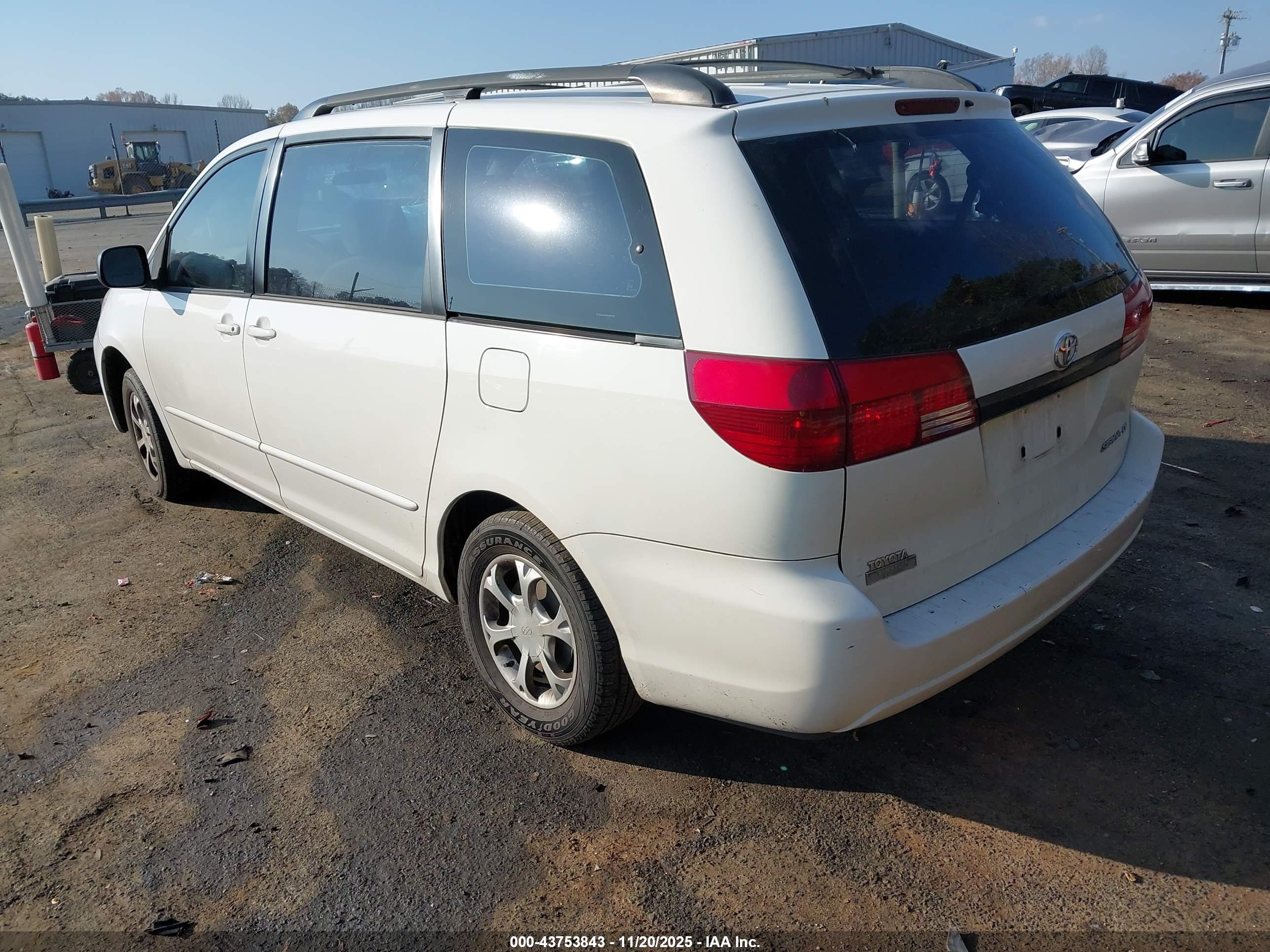 TOYOTA SIENNA image 3