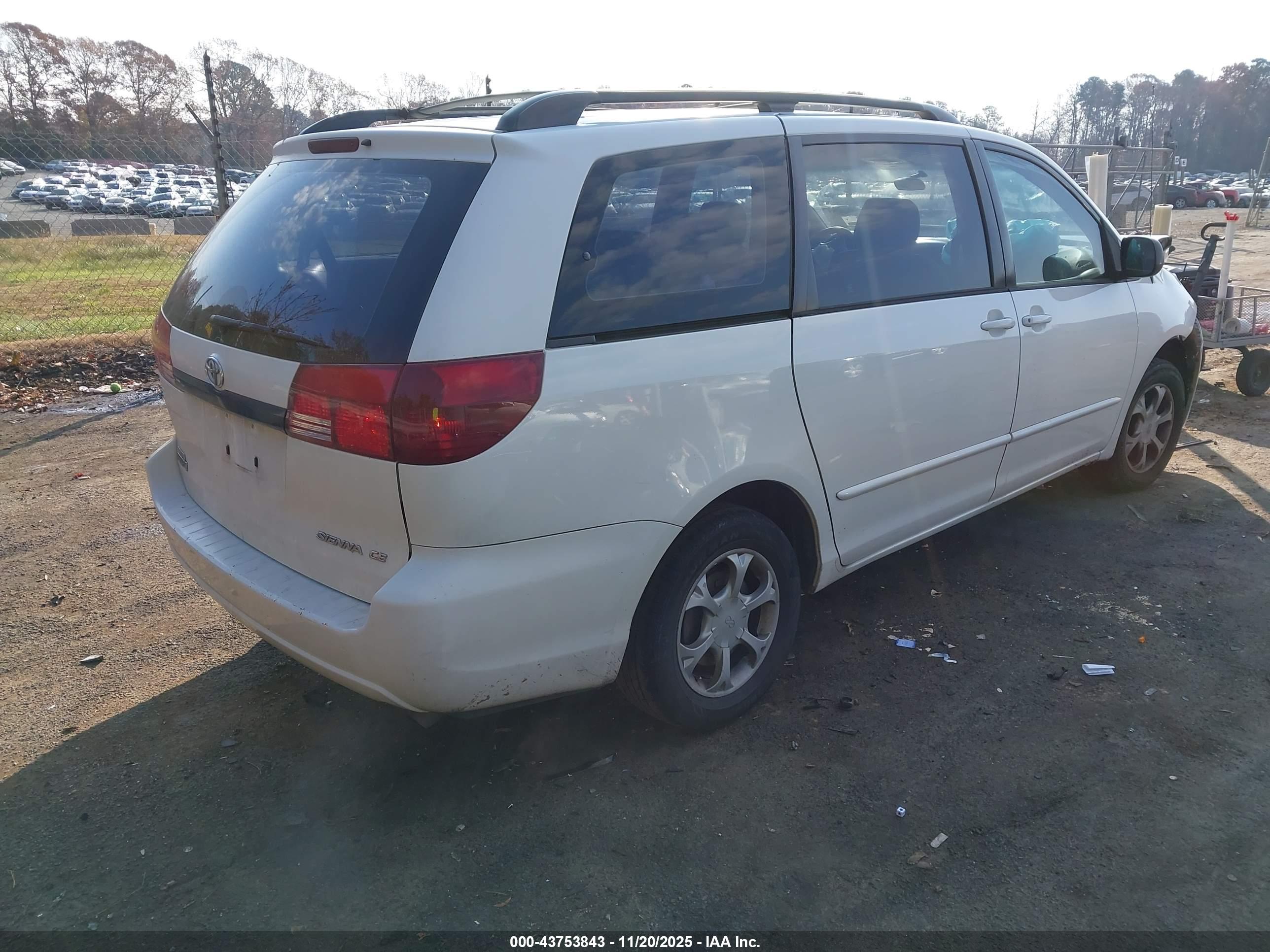 TOYOTA SIENNA image 4
