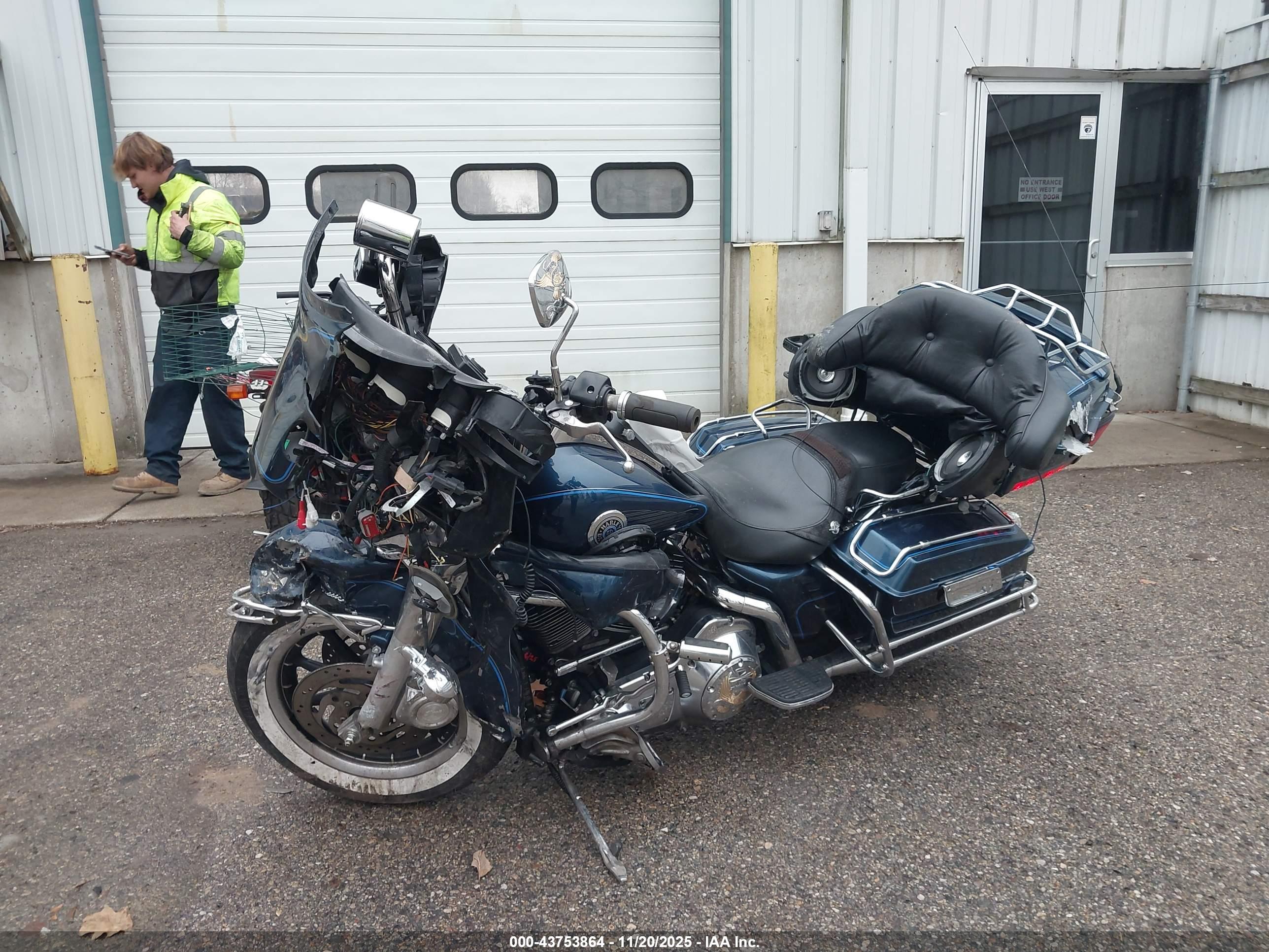 HARLEY-DAVIDSON FLHTCUI image 2