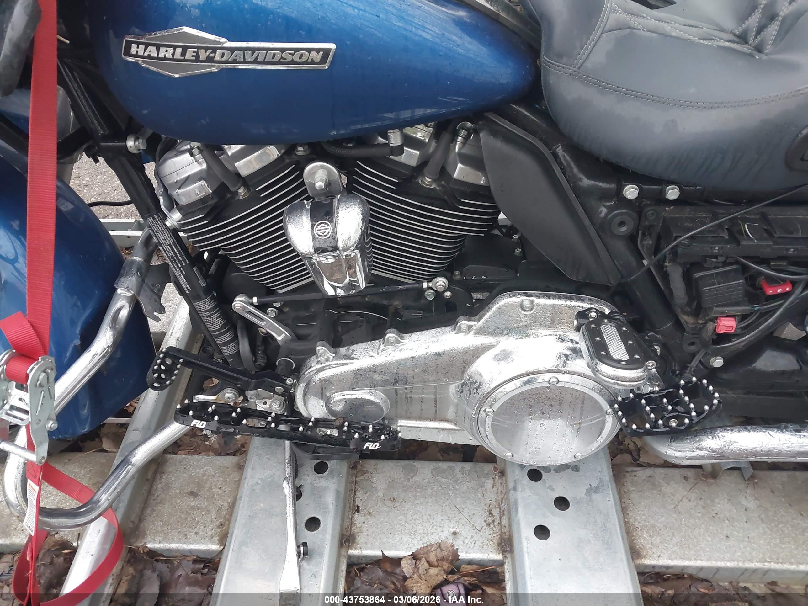 HARLEY-DAVIDSON FLHTCUI image 9