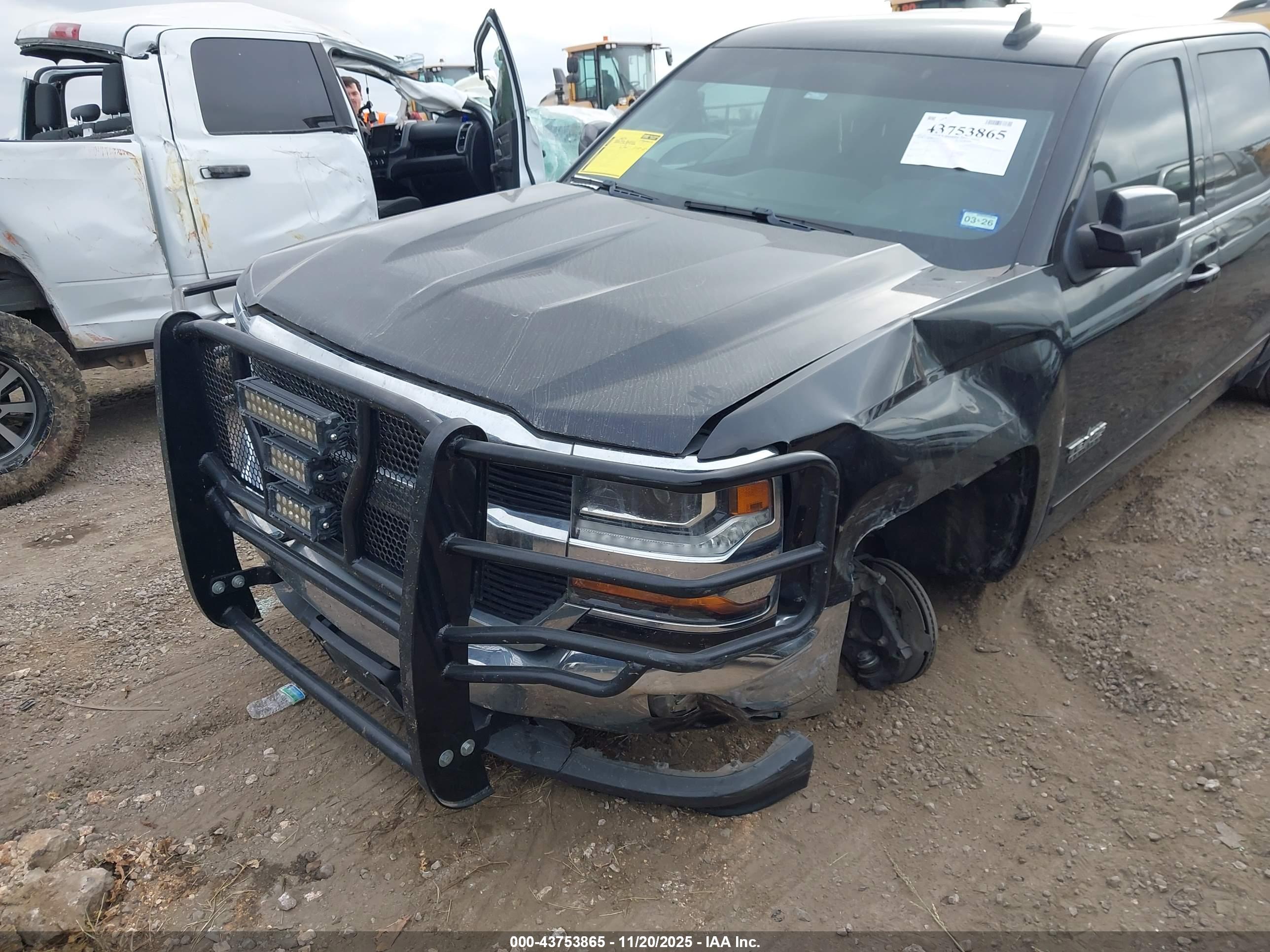 CHEVROLET SILVERADO image 6