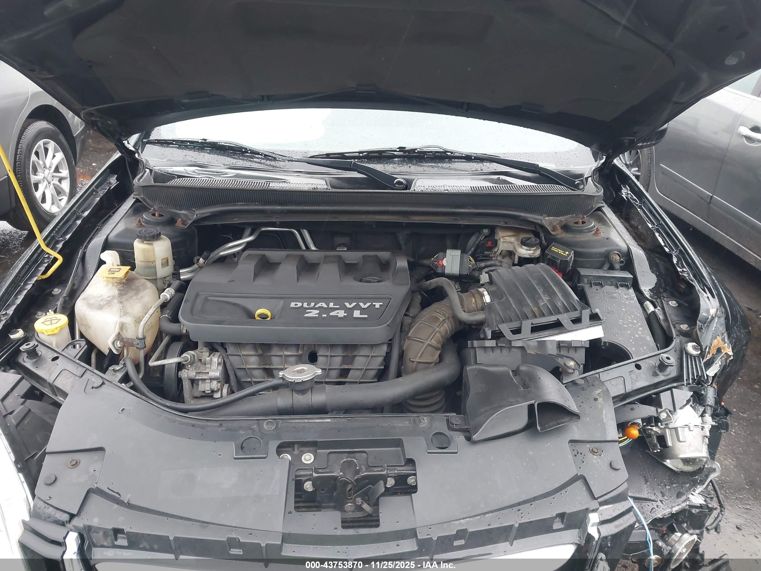 CHRYSLER 200 image 10
