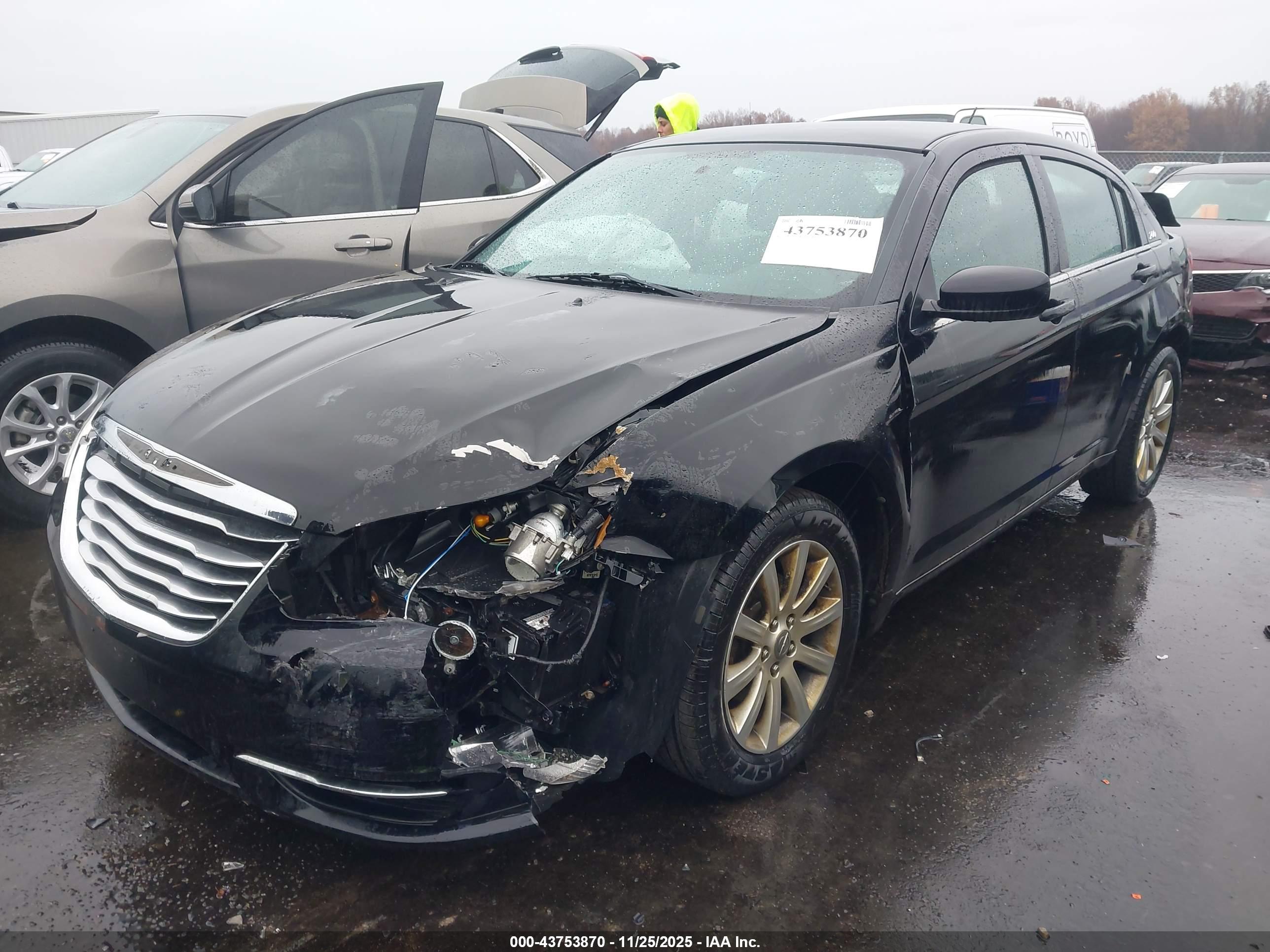 CHRYSLER 200 image 2