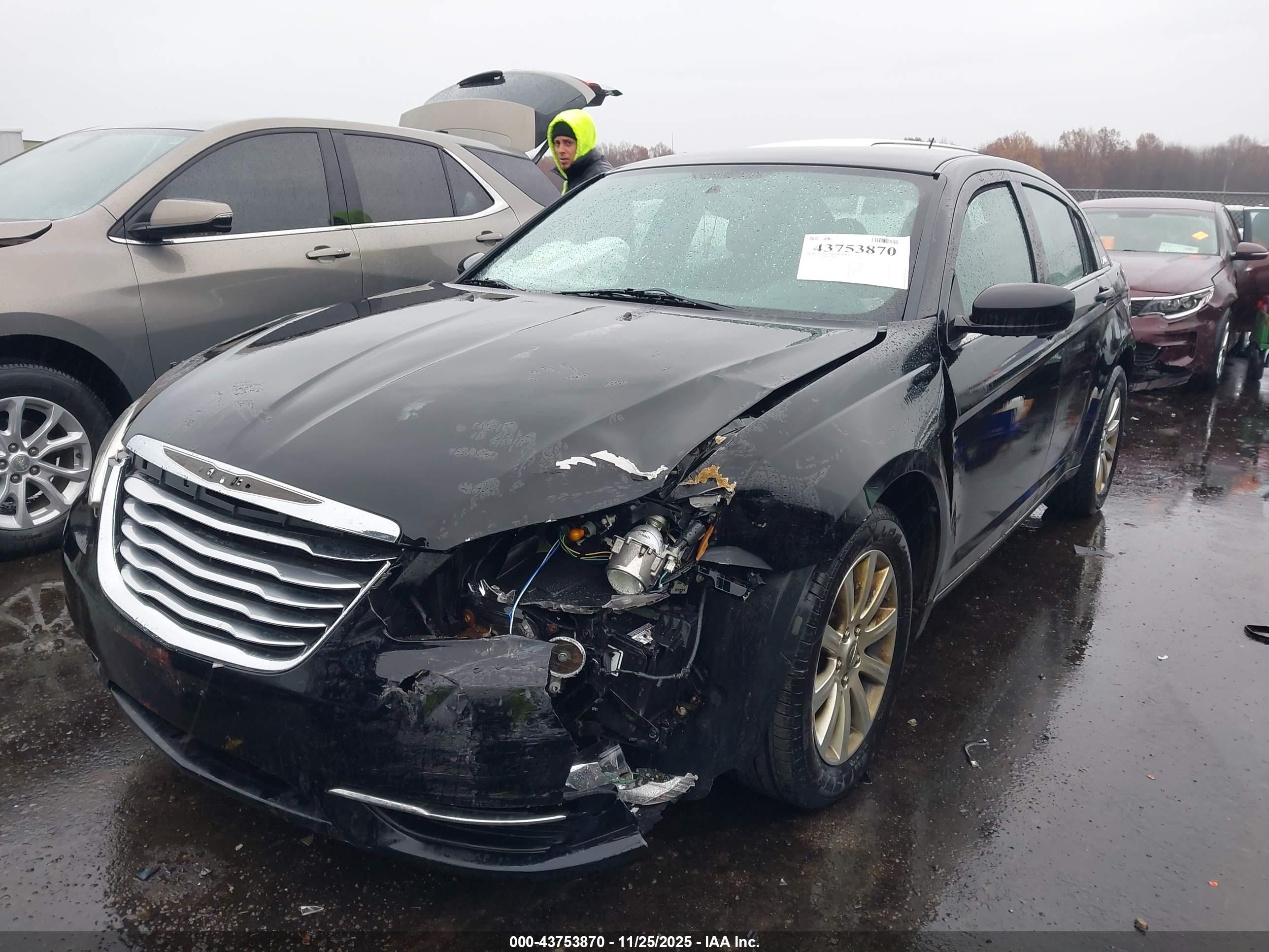 CHRYSLER 200 image 6