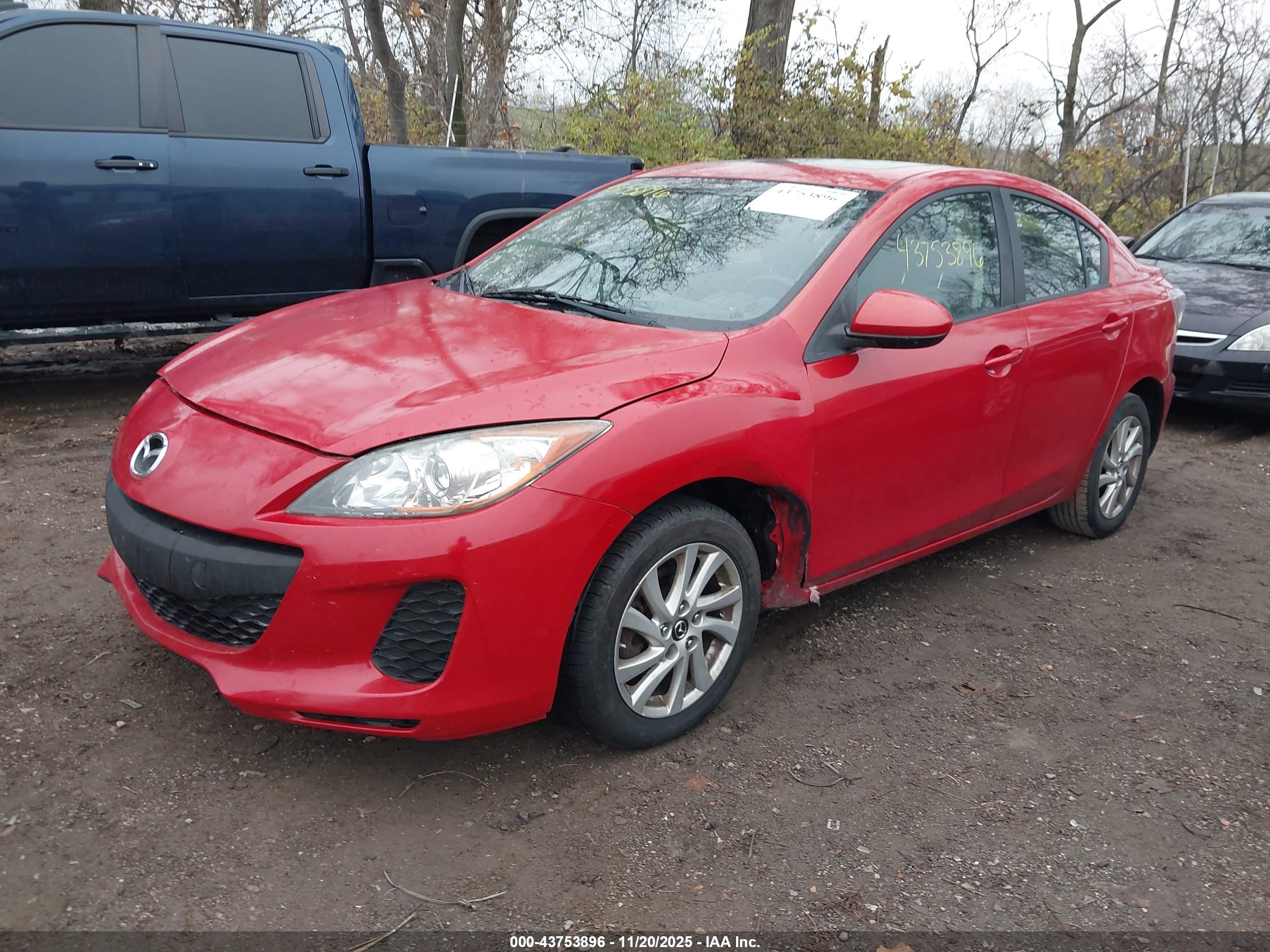 MAZDA MAZDA3 image 2