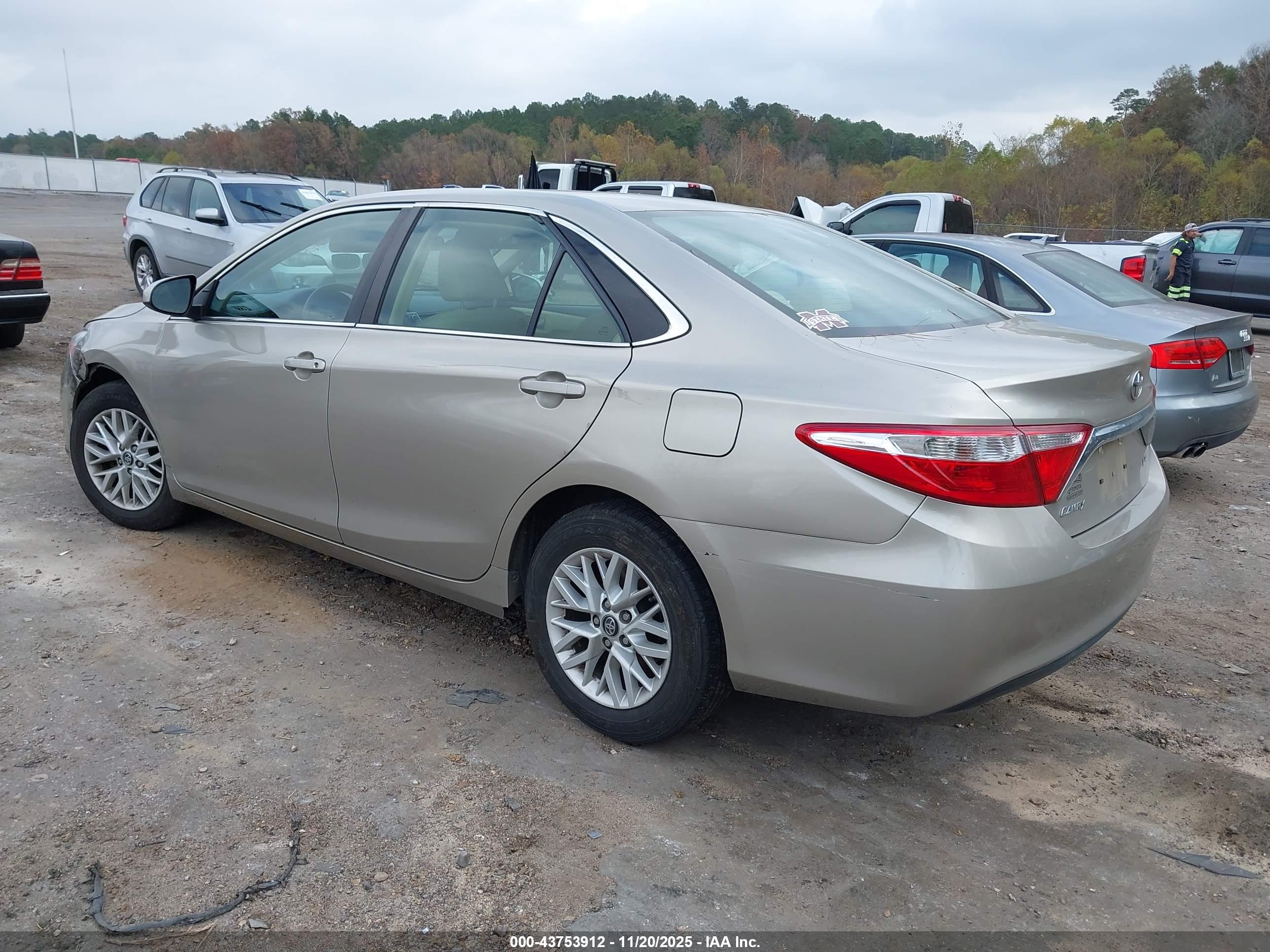 TOYOTA CAMRY image 3