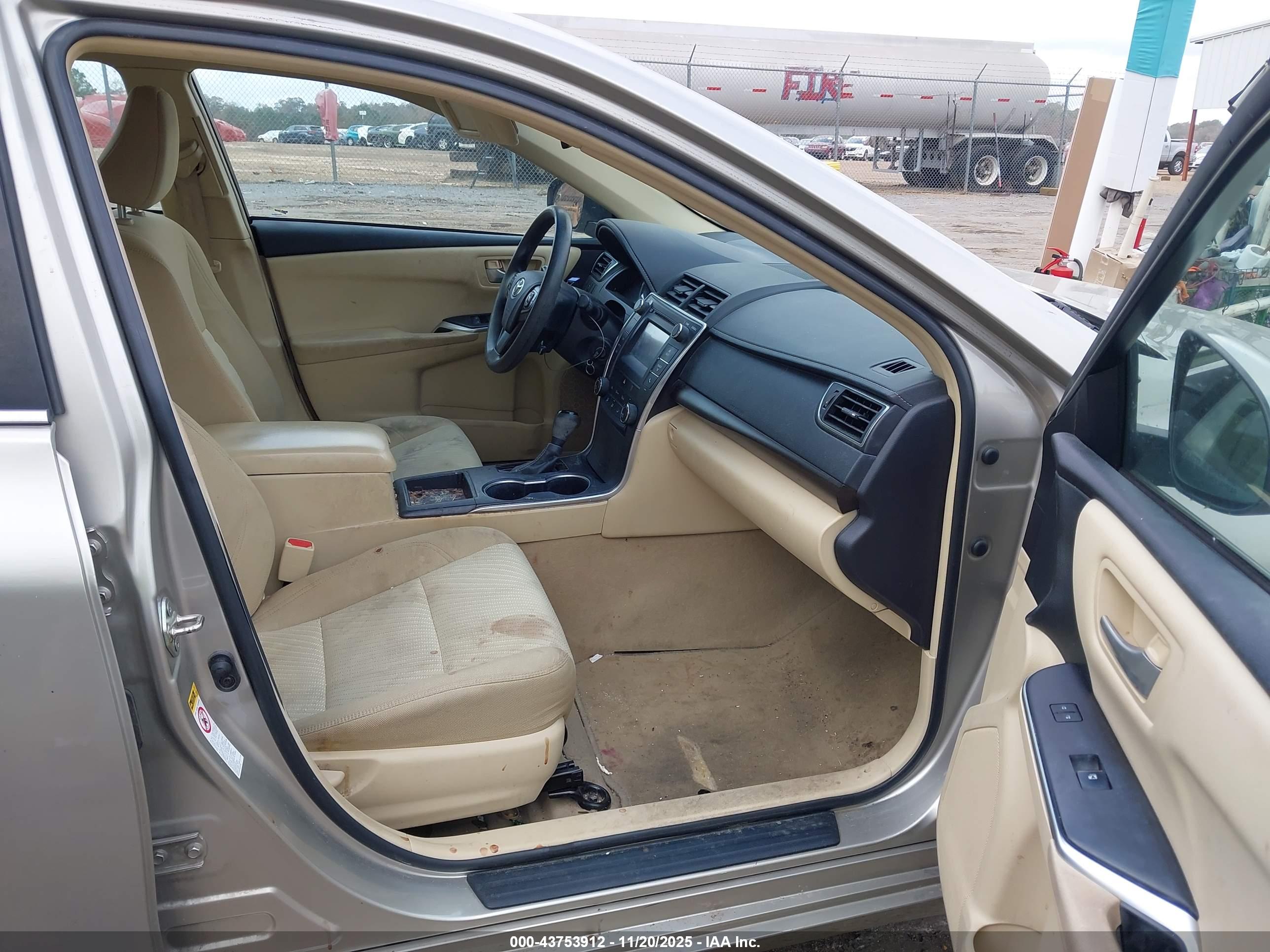 TOYOTA CAMRY image 5