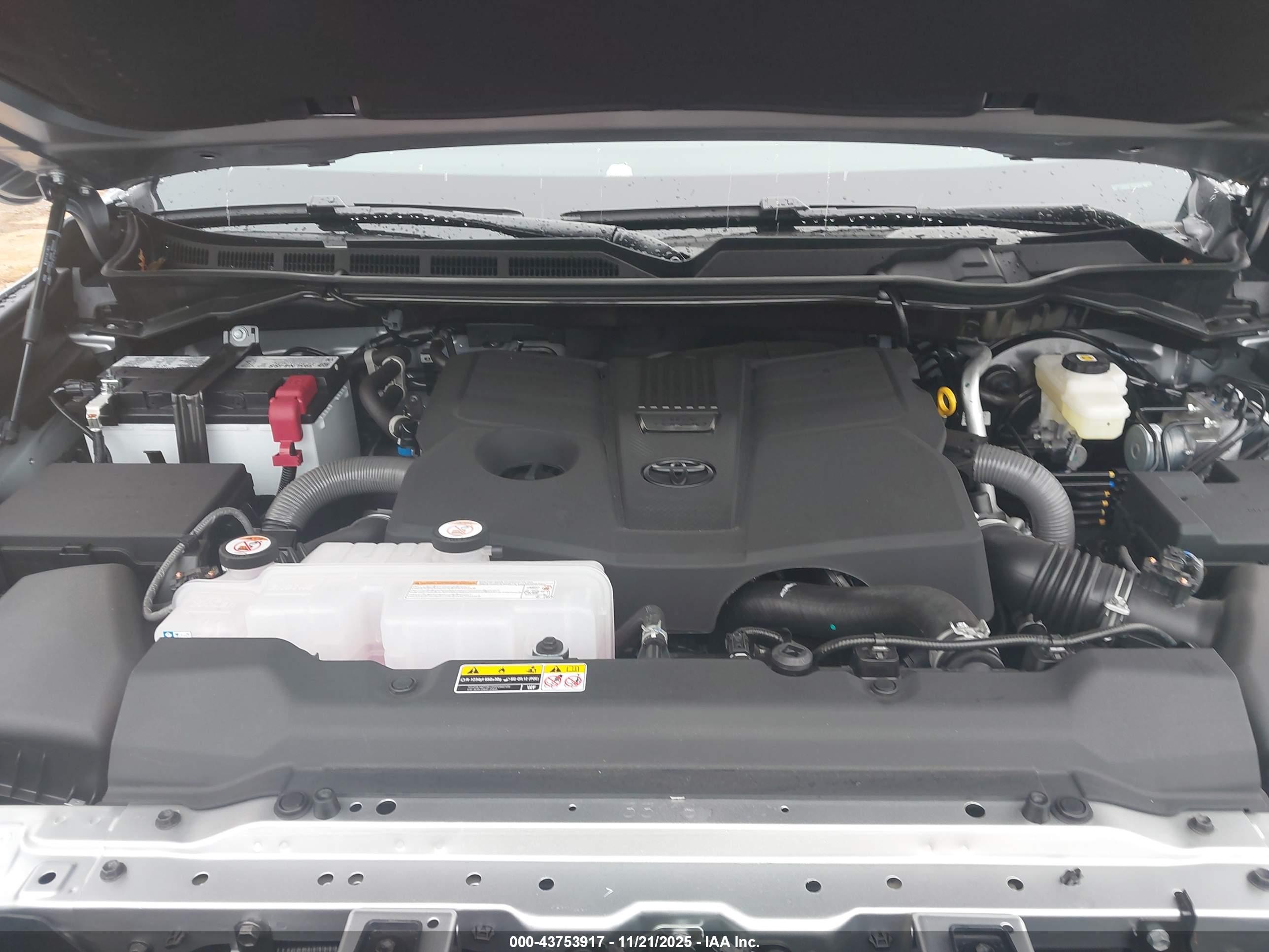 TOYOTA TUNDRA image 10