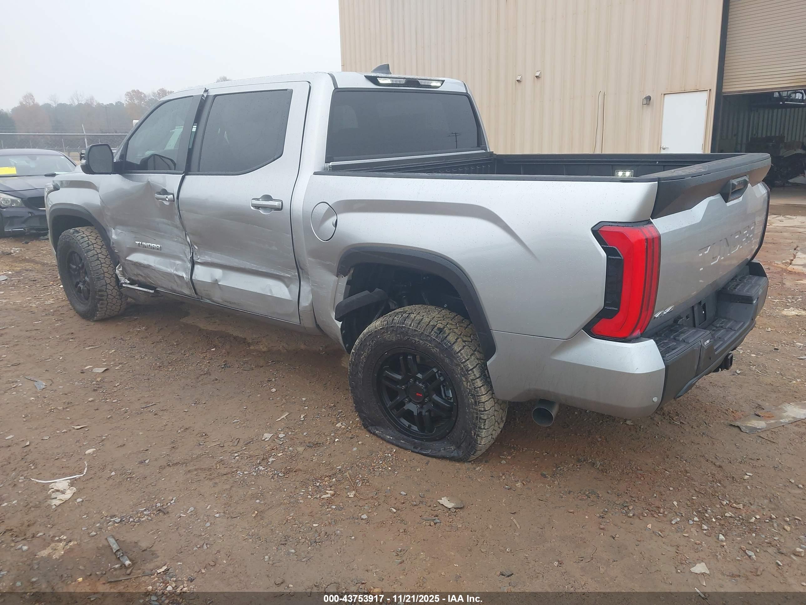 TOYOTA TUNDRA image 3