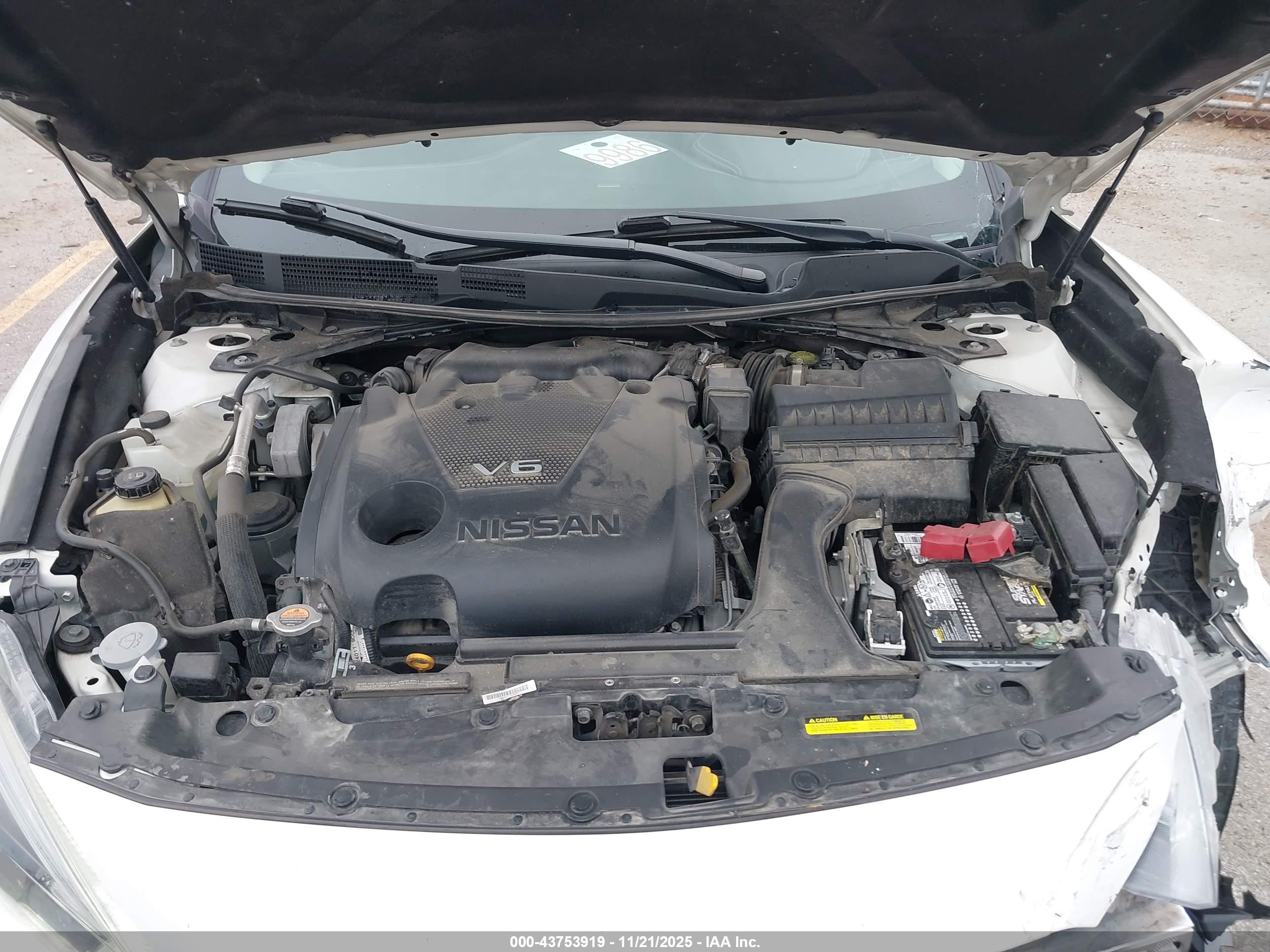 NISSAN MAXIMA image 10