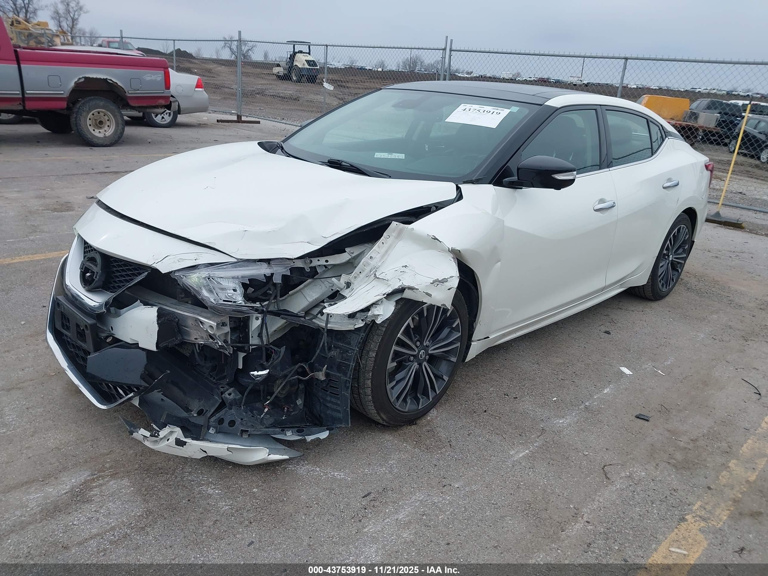 NISSAN MAXIMA image 2
