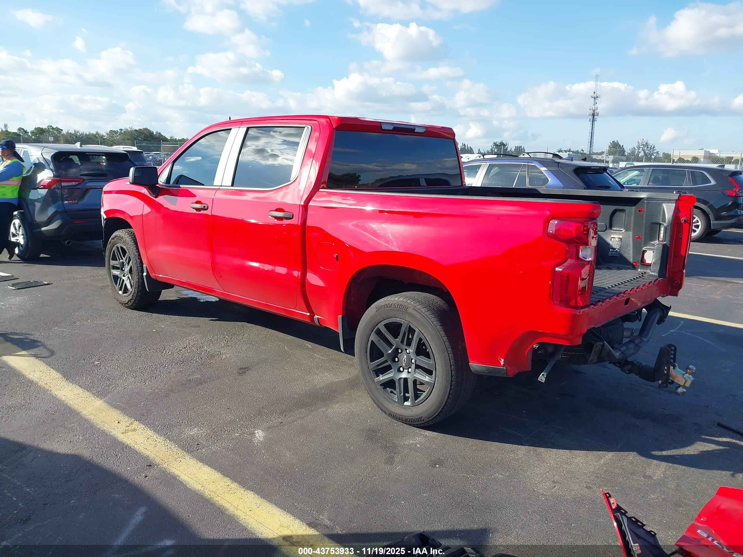 CHEVROLET SILVERADO image 3
