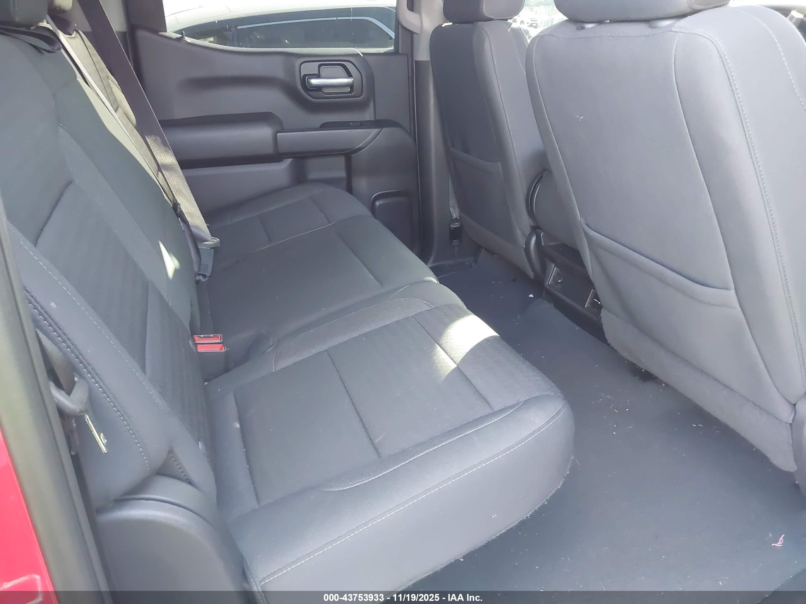 CHEVROLET SILVERADO image 8